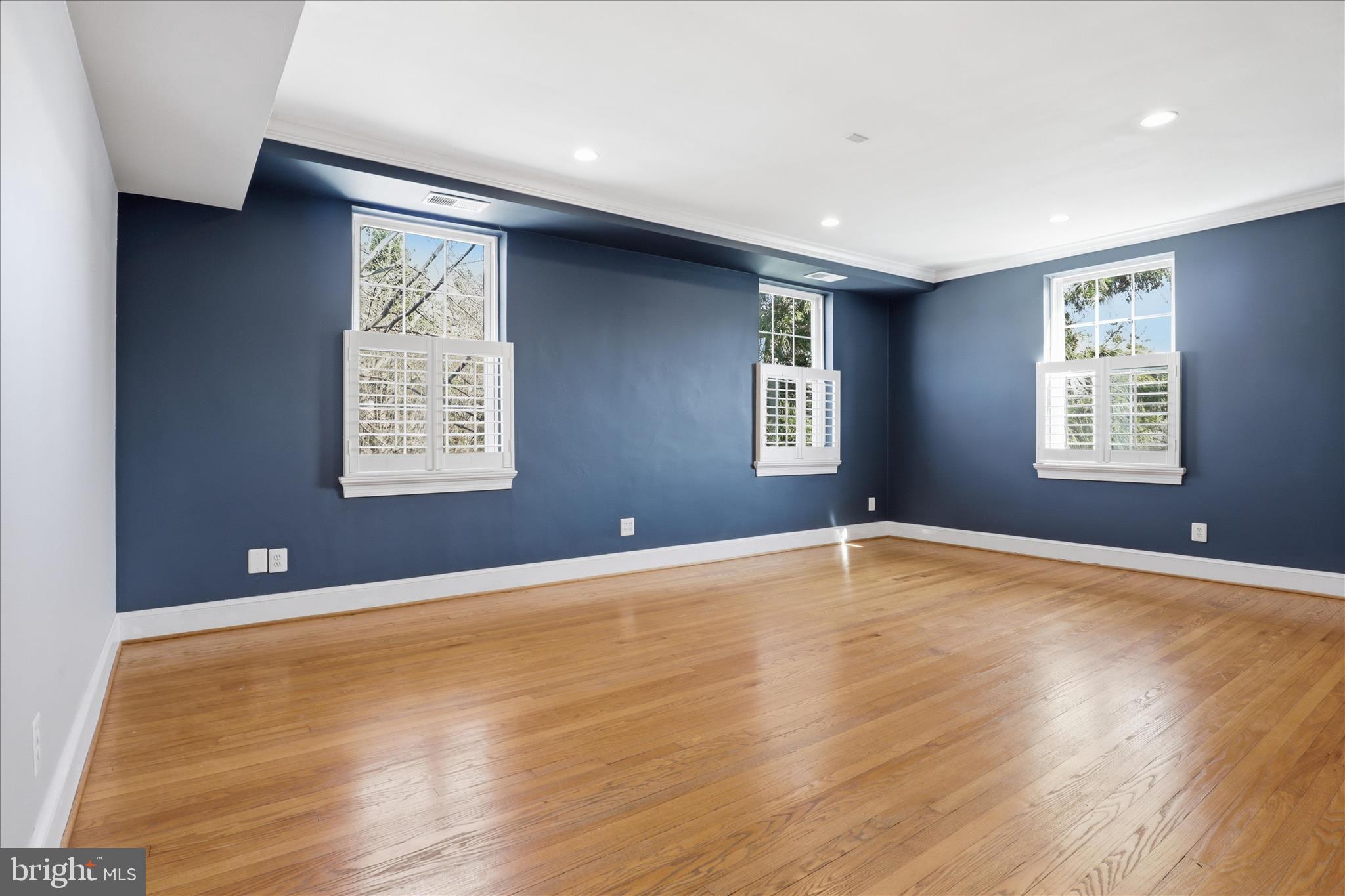 400 COMMONWEALTH AVENUE 307