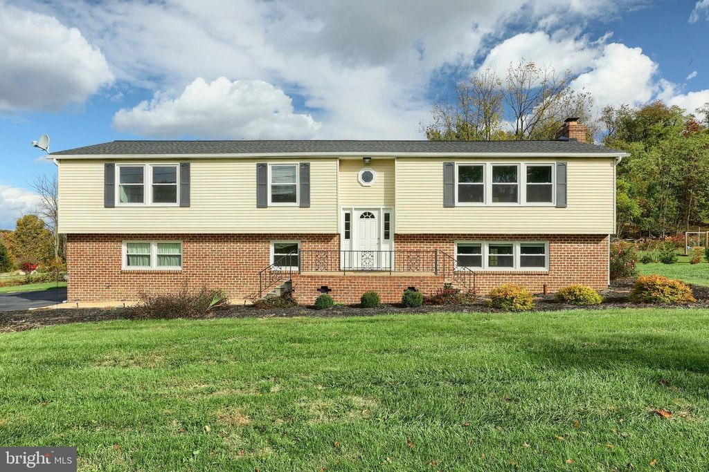 Photo of 2525 Springwood Road, YORK, PA 17402 (MLS # PAYK2092800)