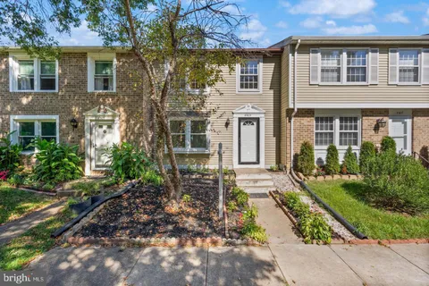 8305 Pondside Terrace, Alexandria, VA MLS: VAFX2277876