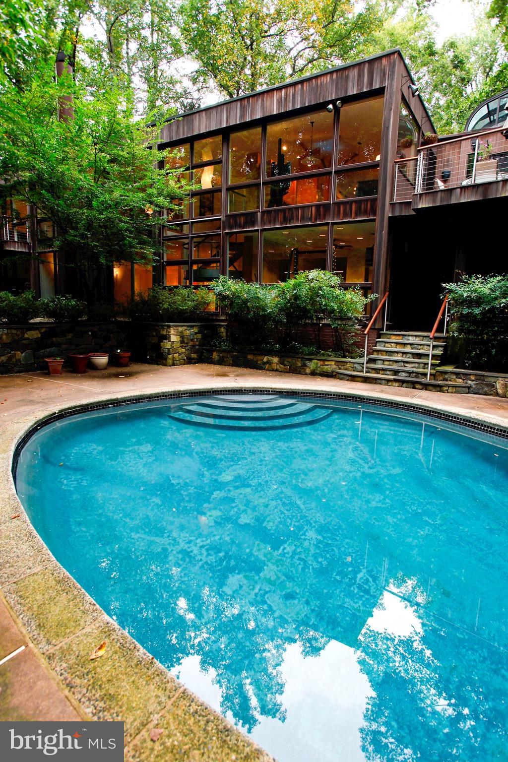 POTOMAC OUTSIDE - Residential