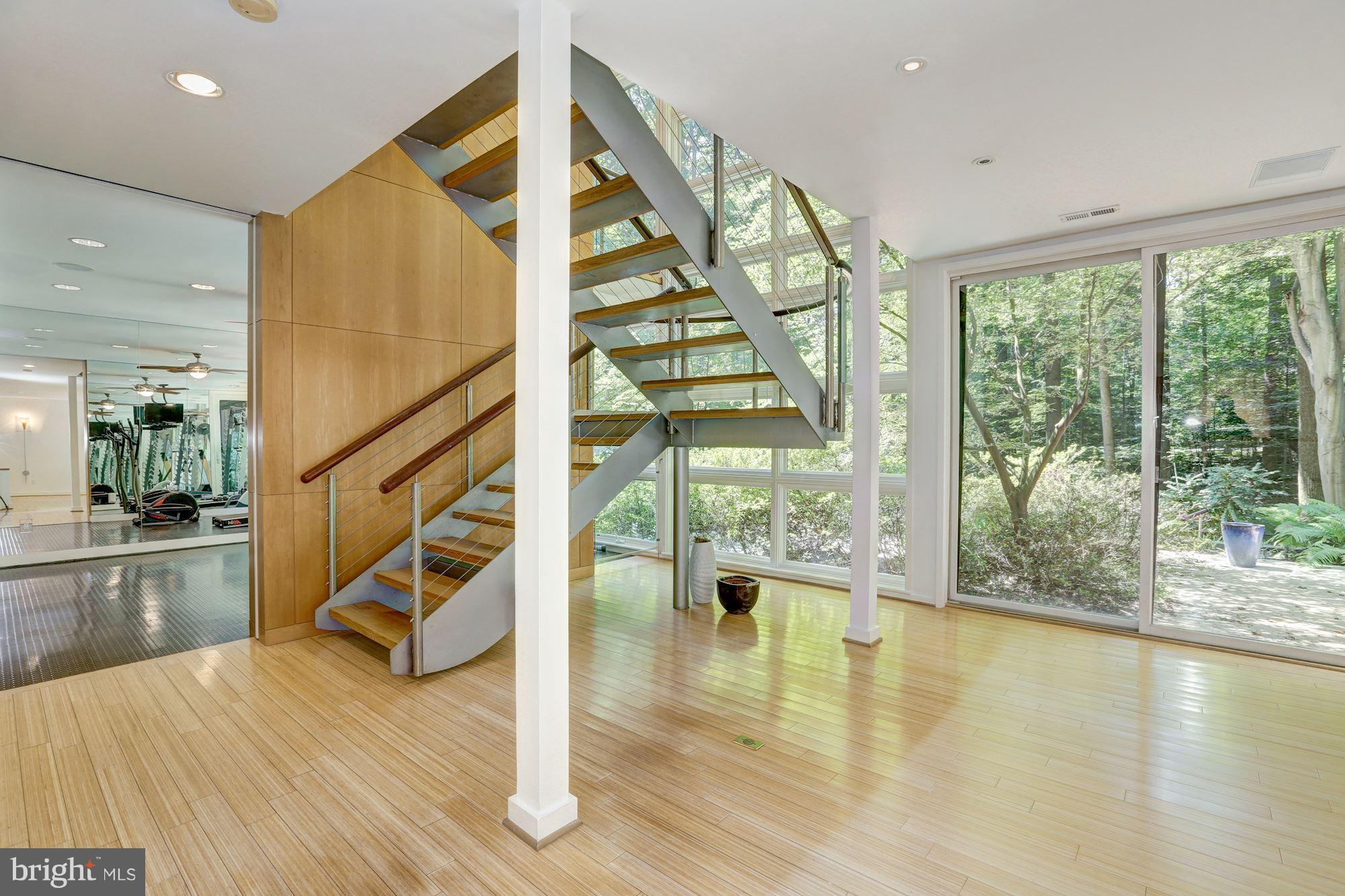 POTOMAC OUTSIDE - Residential