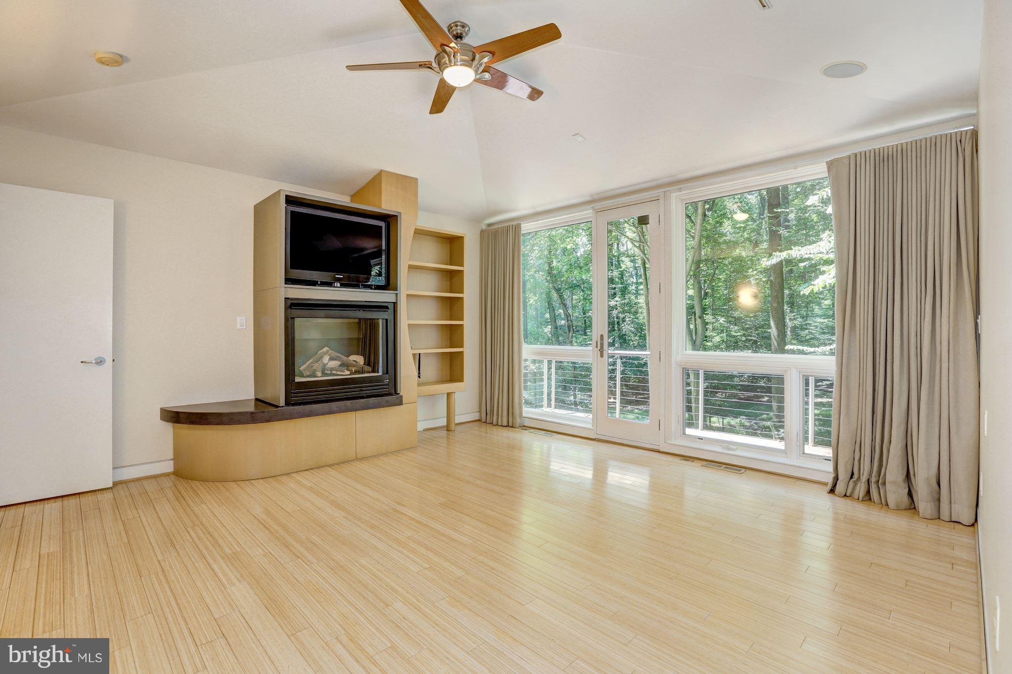 POTOMAC OUTSIDE - Residential