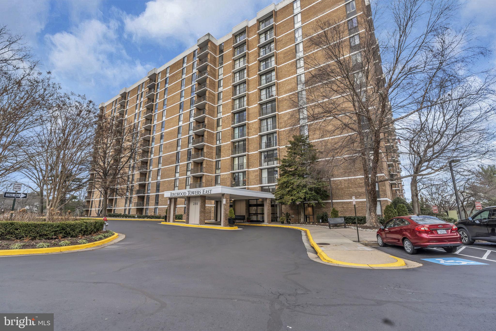 IDYLWOOD TOWERS CONDO - Residential