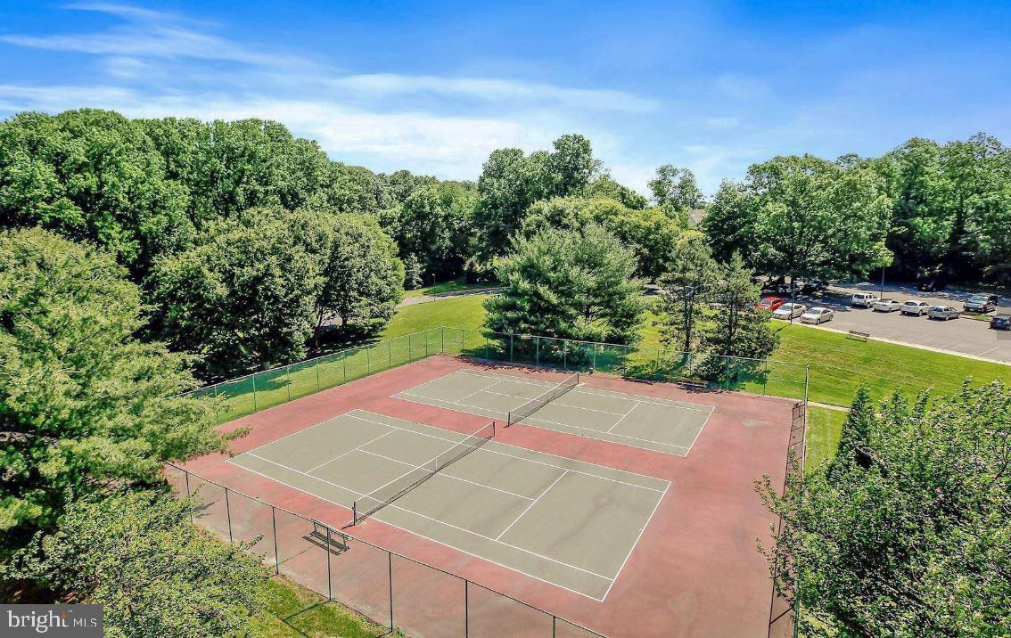 IDYLWOOD TOWERS CONDO - Residential