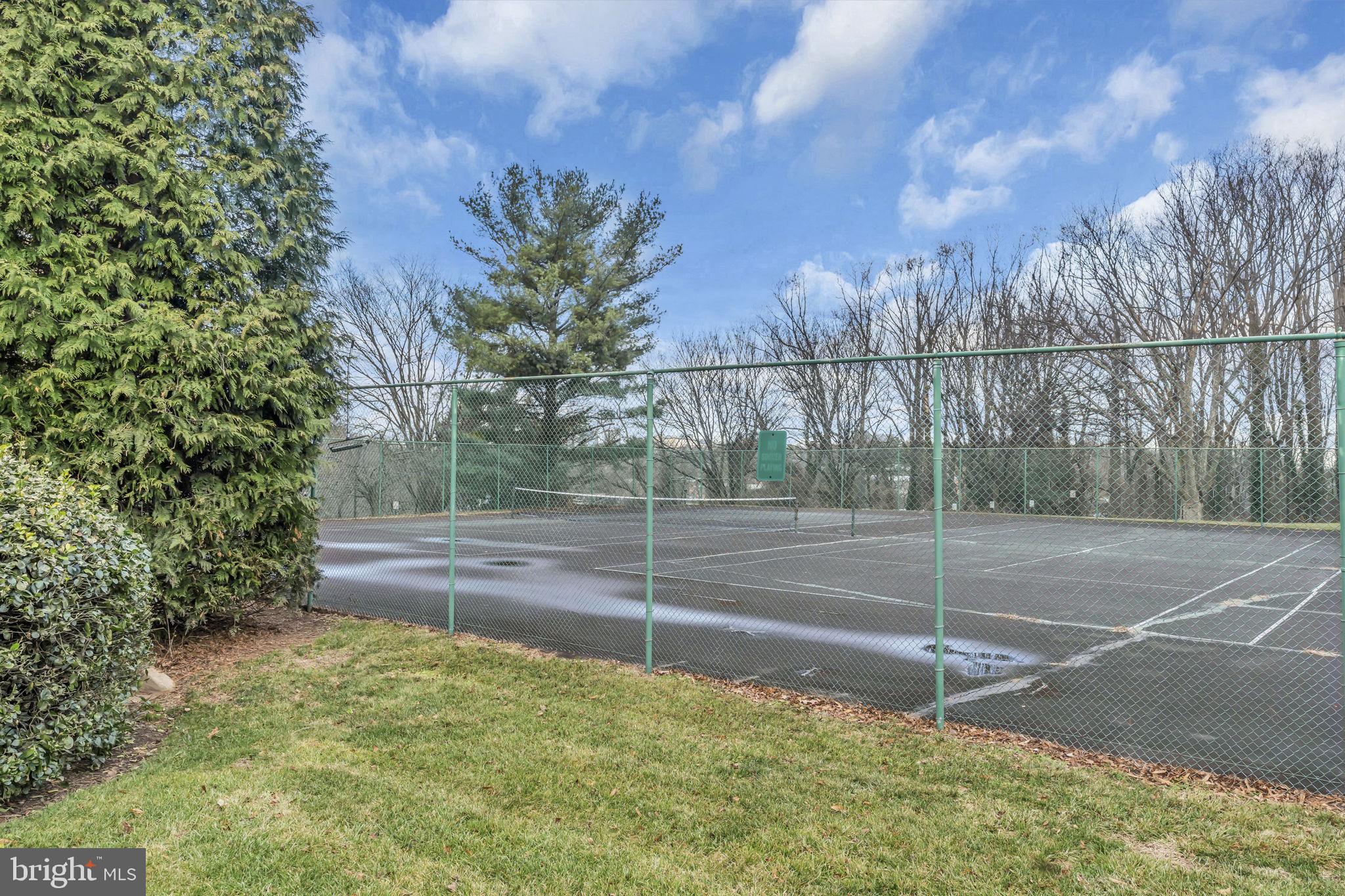 IDYLWOOD TOWERS CONDO - Residential