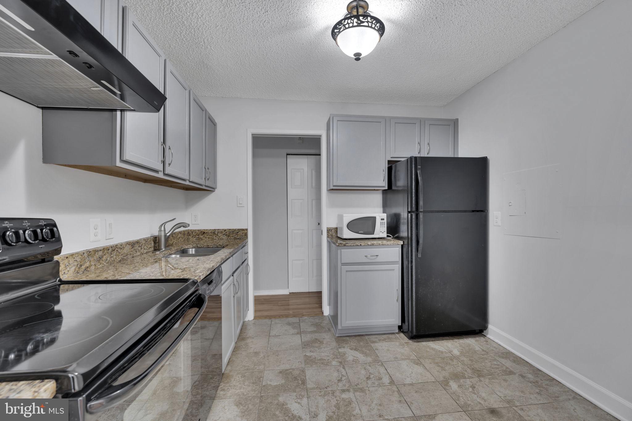 IDYLWOOD TOWERS CONDO - Residential