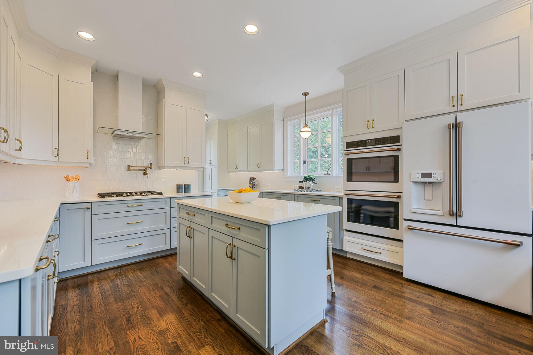 CREWS WOODS - Residential