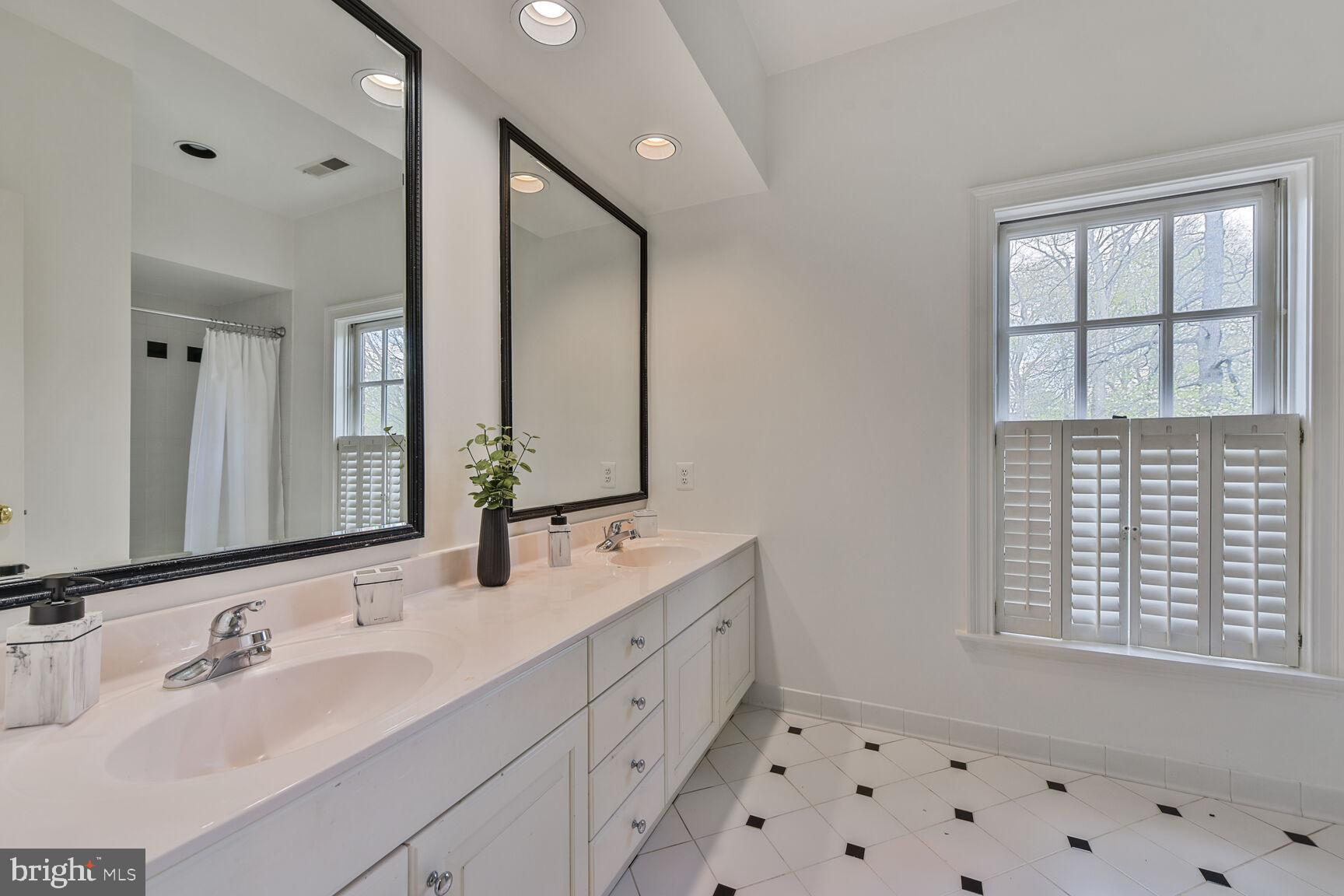 CREWS WOODS - Residential