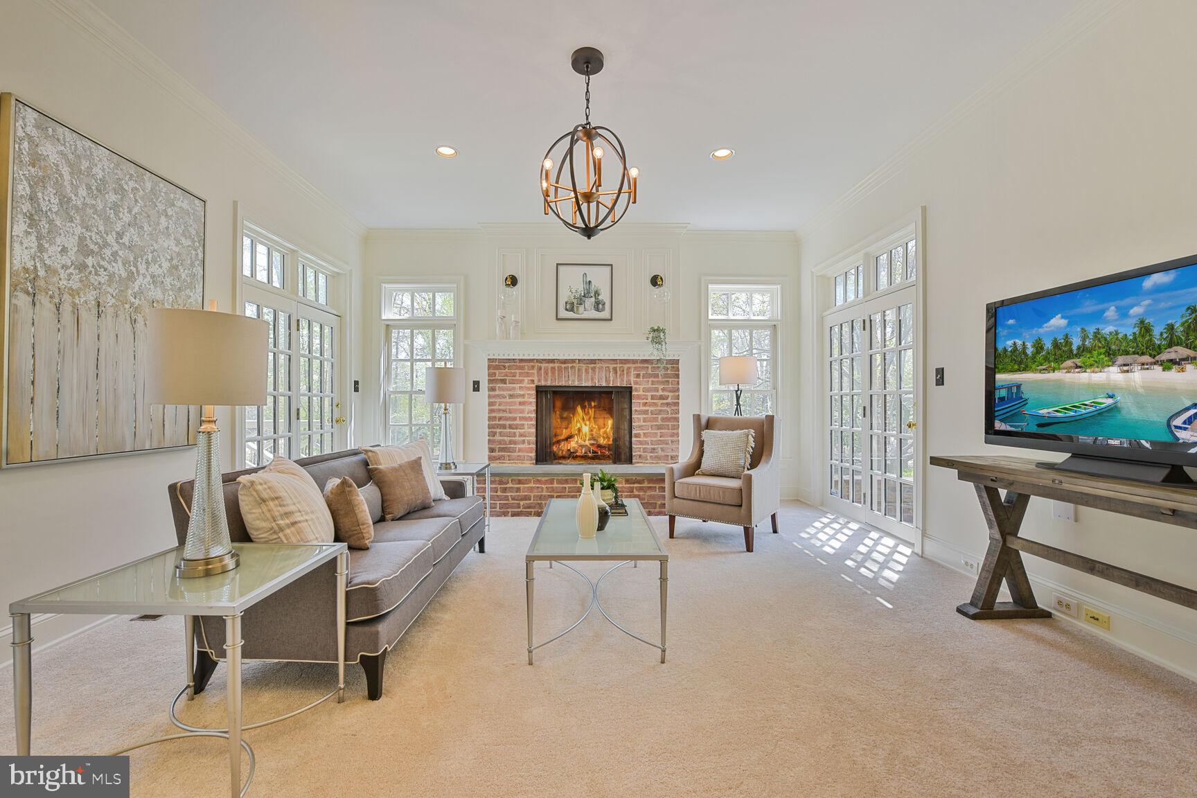 CREWS WOODS - Residential