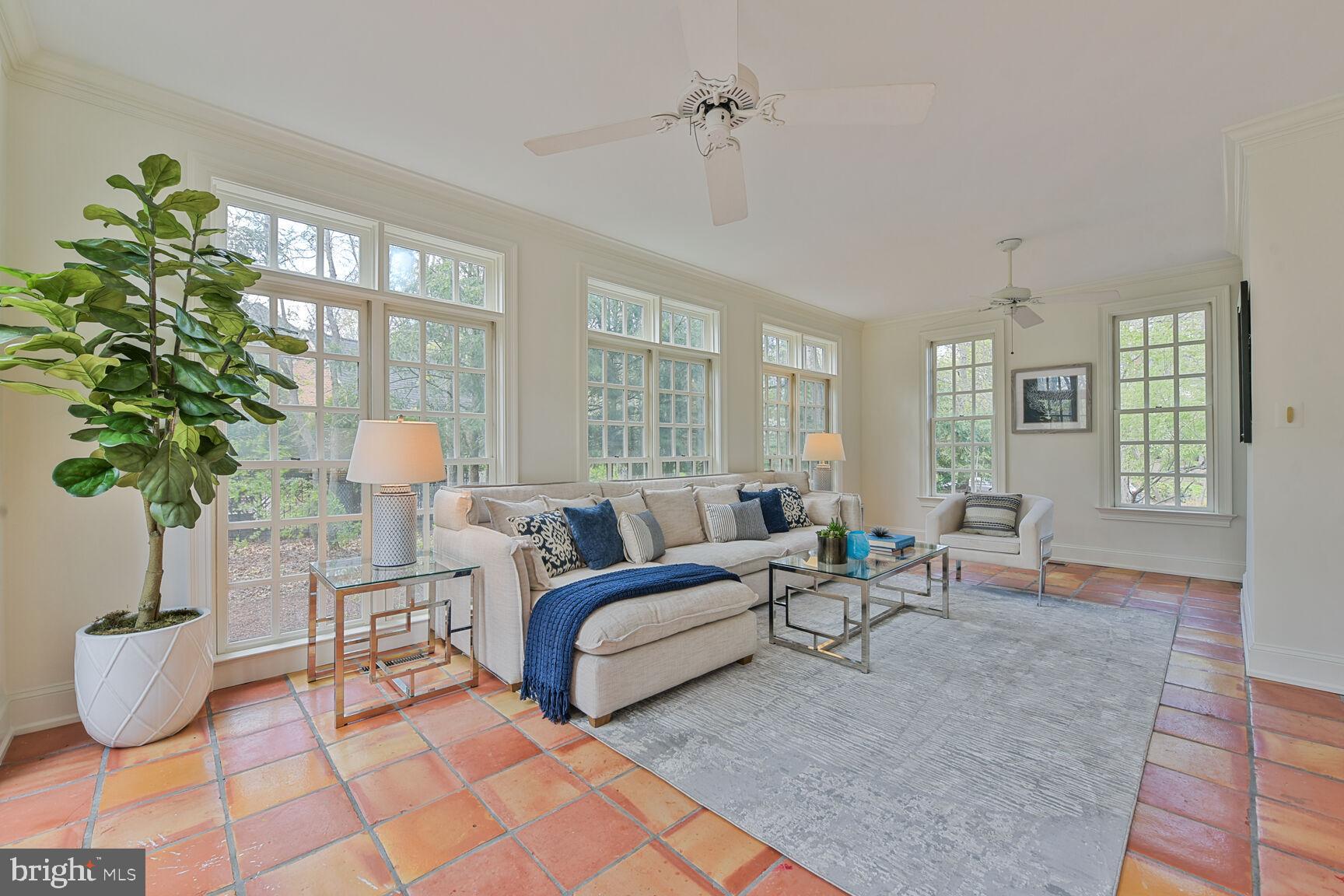 CREWS WOODS - Residential