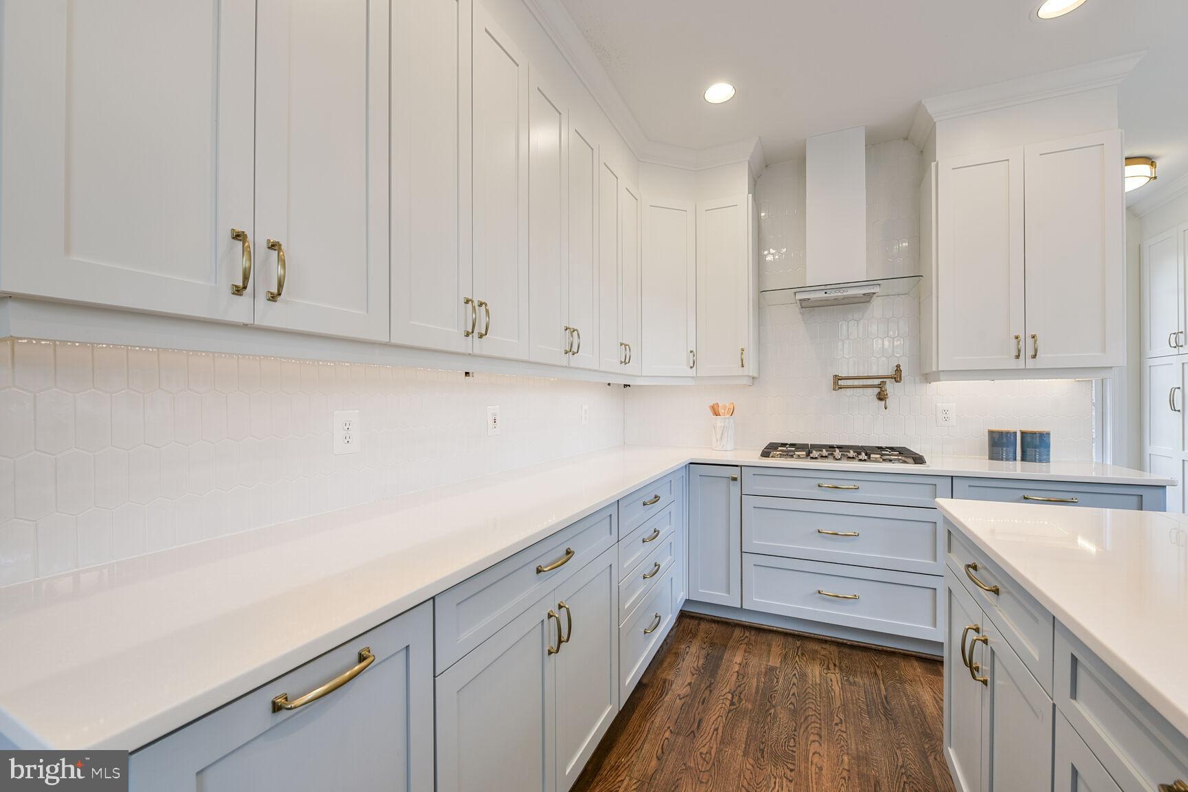 CREWS WOODS - Residential