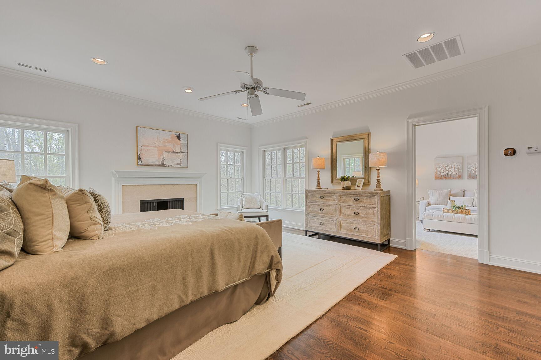 CREWS WOODS - Residential