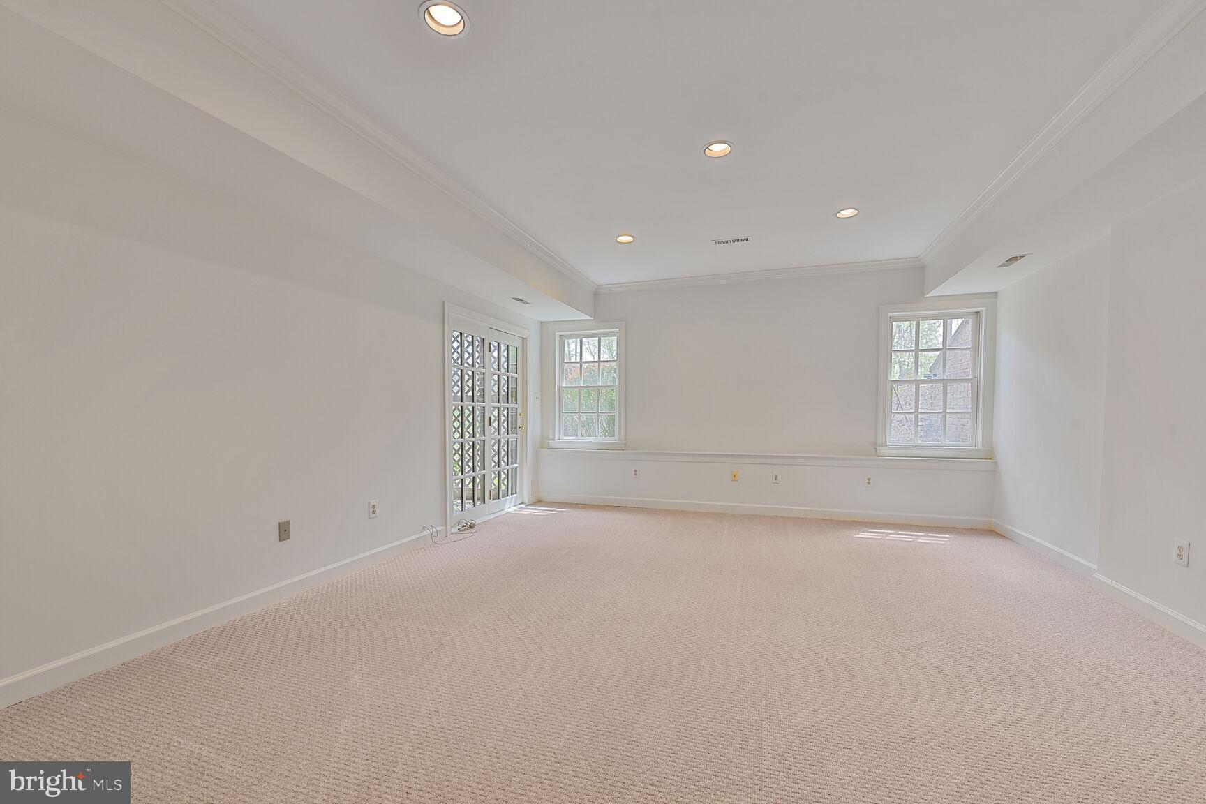 CREWS WOODS - Residential