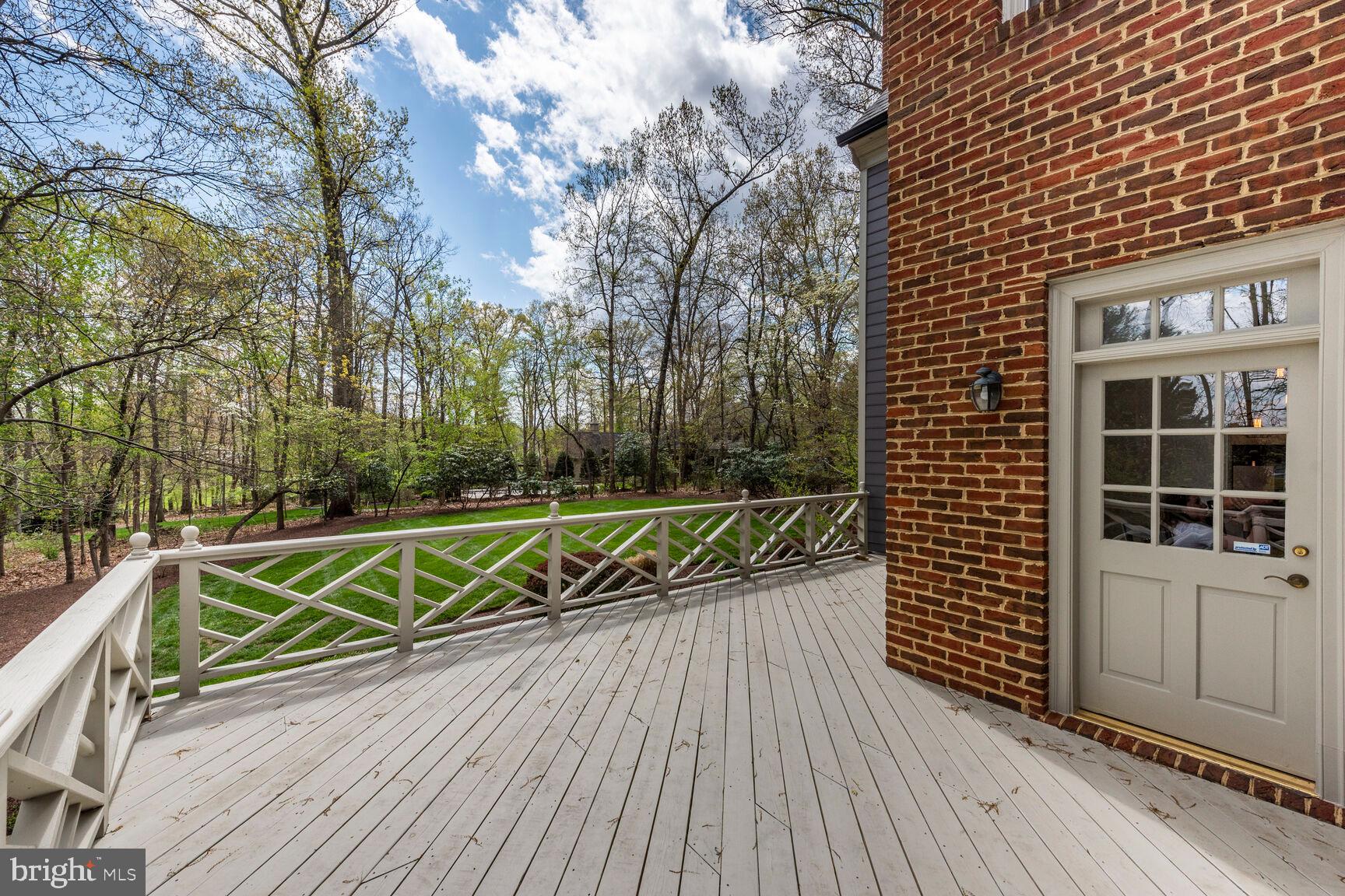 CREWS WOODS - Residential