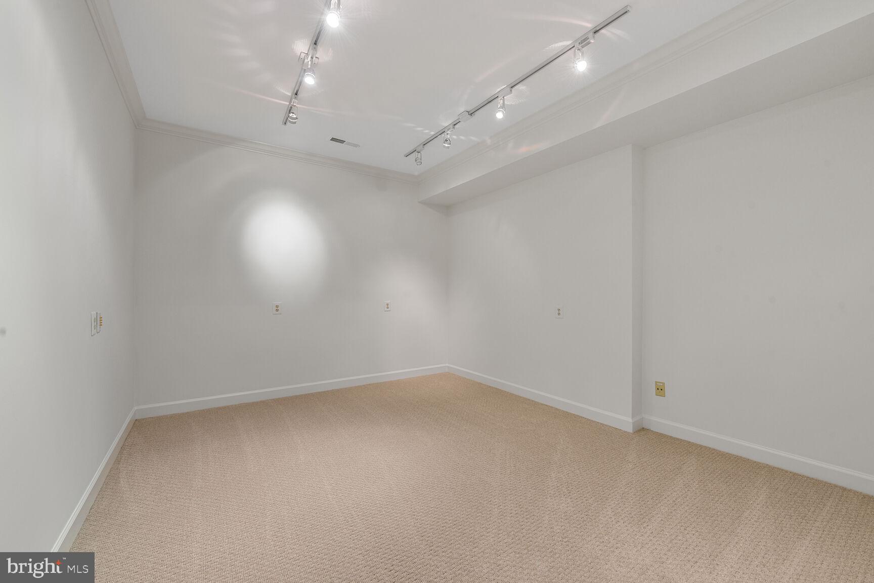 CREWS WOODS - Residential