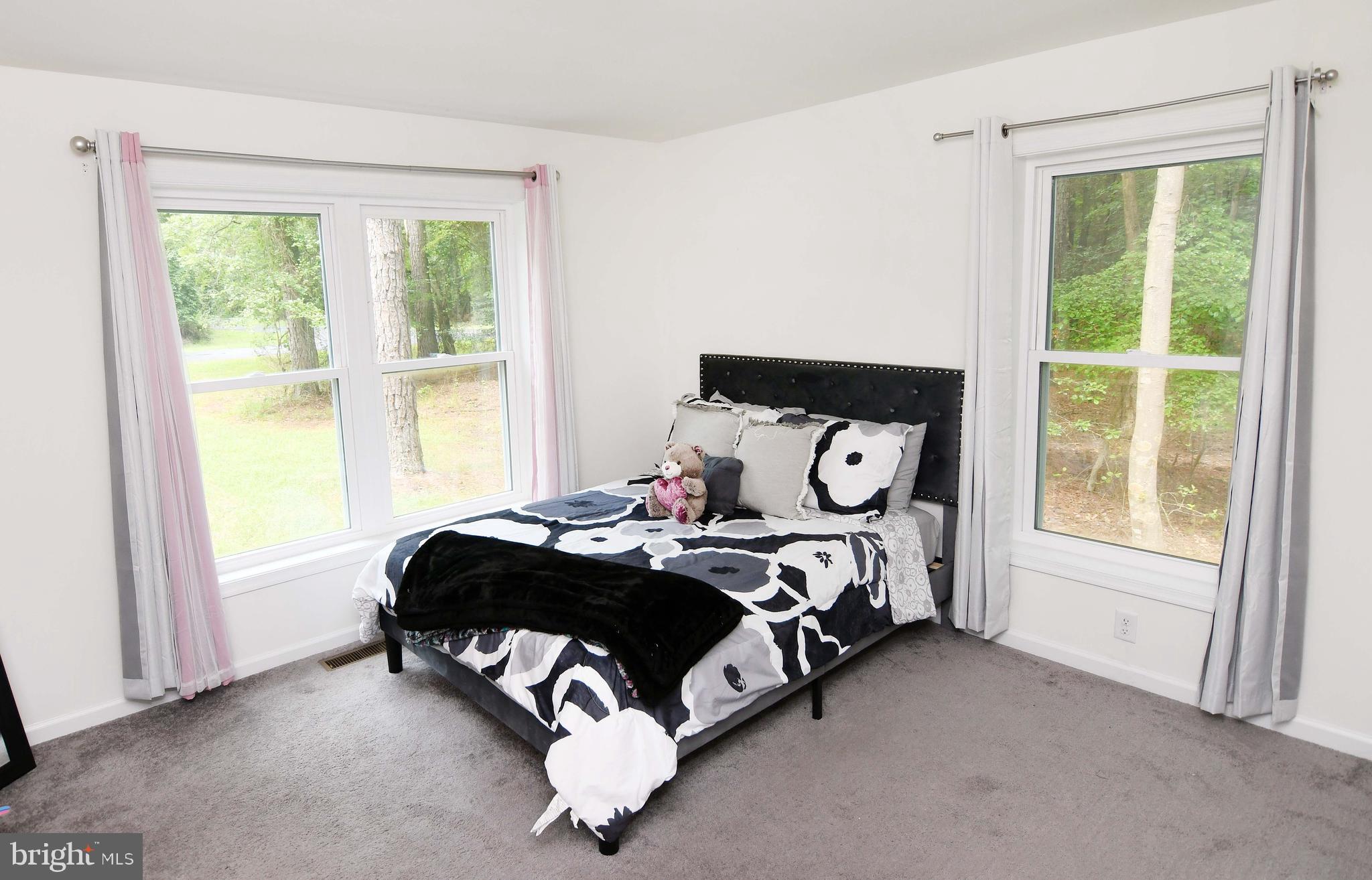 CAPTAIN'S COVE - Residential