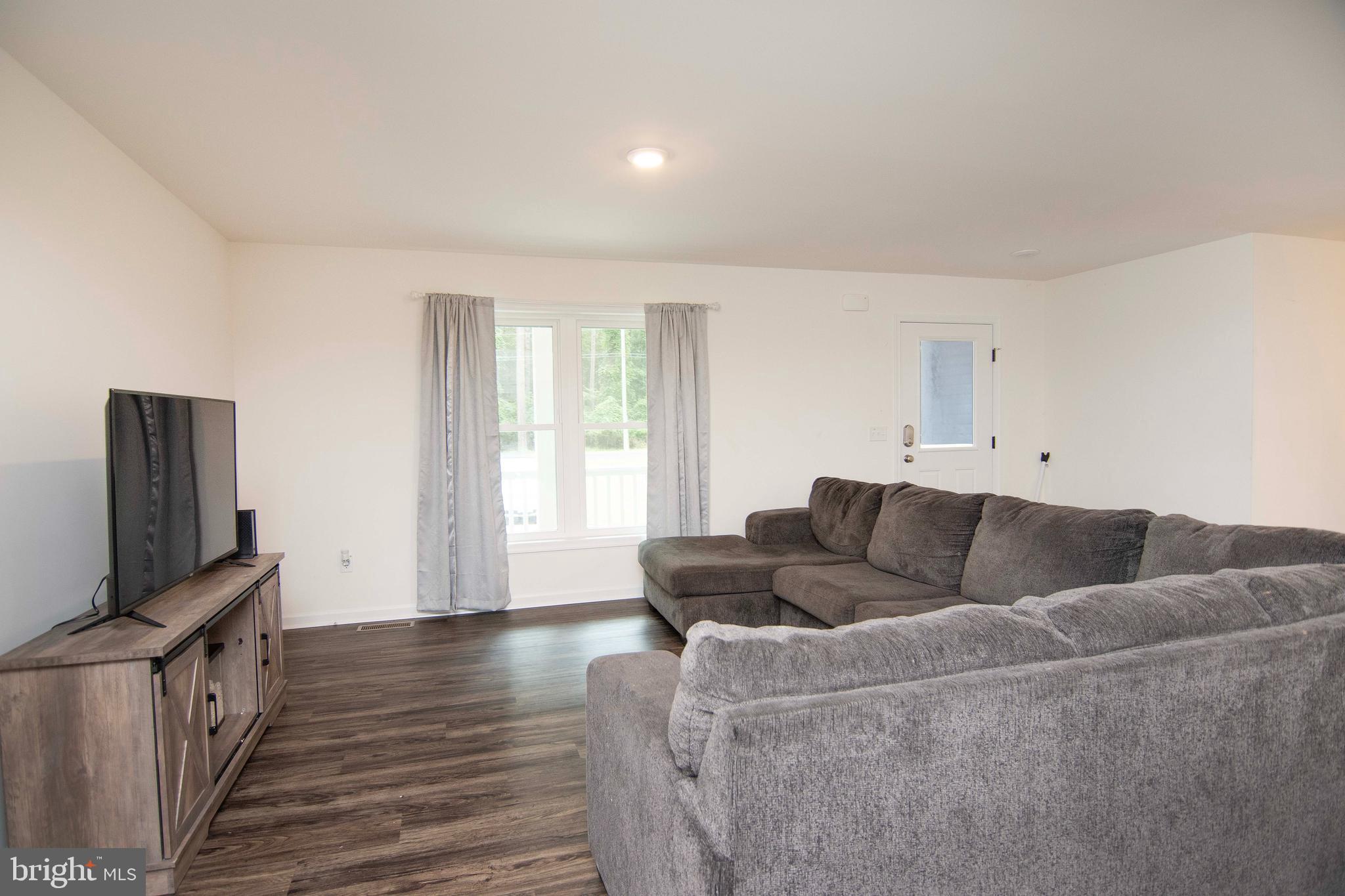 CAPTAIN'S COVE - Residential