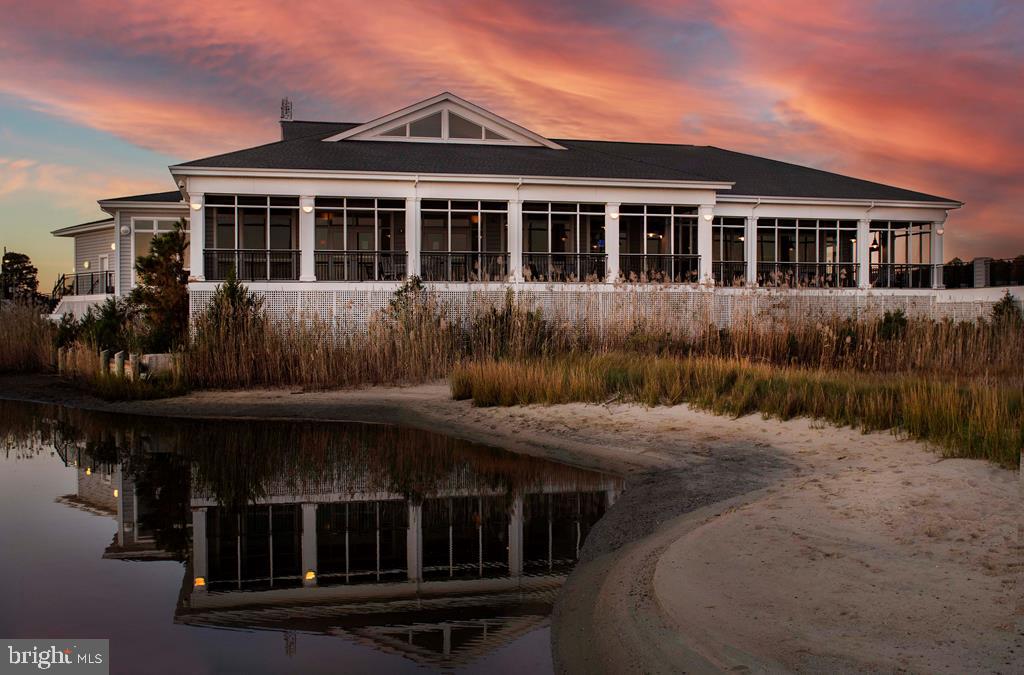 CAPTAIN'S COVE - Residential