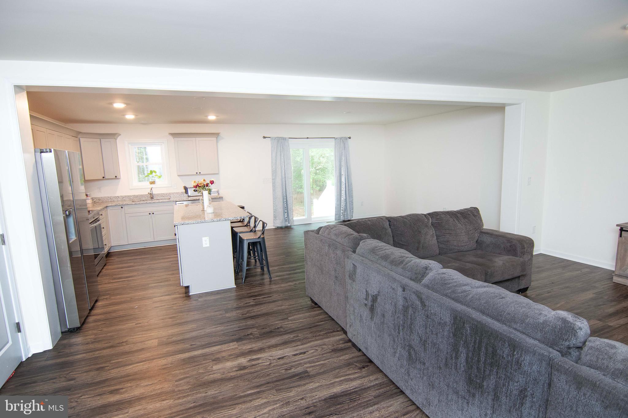 CAPTAIN'S COVE - Residential