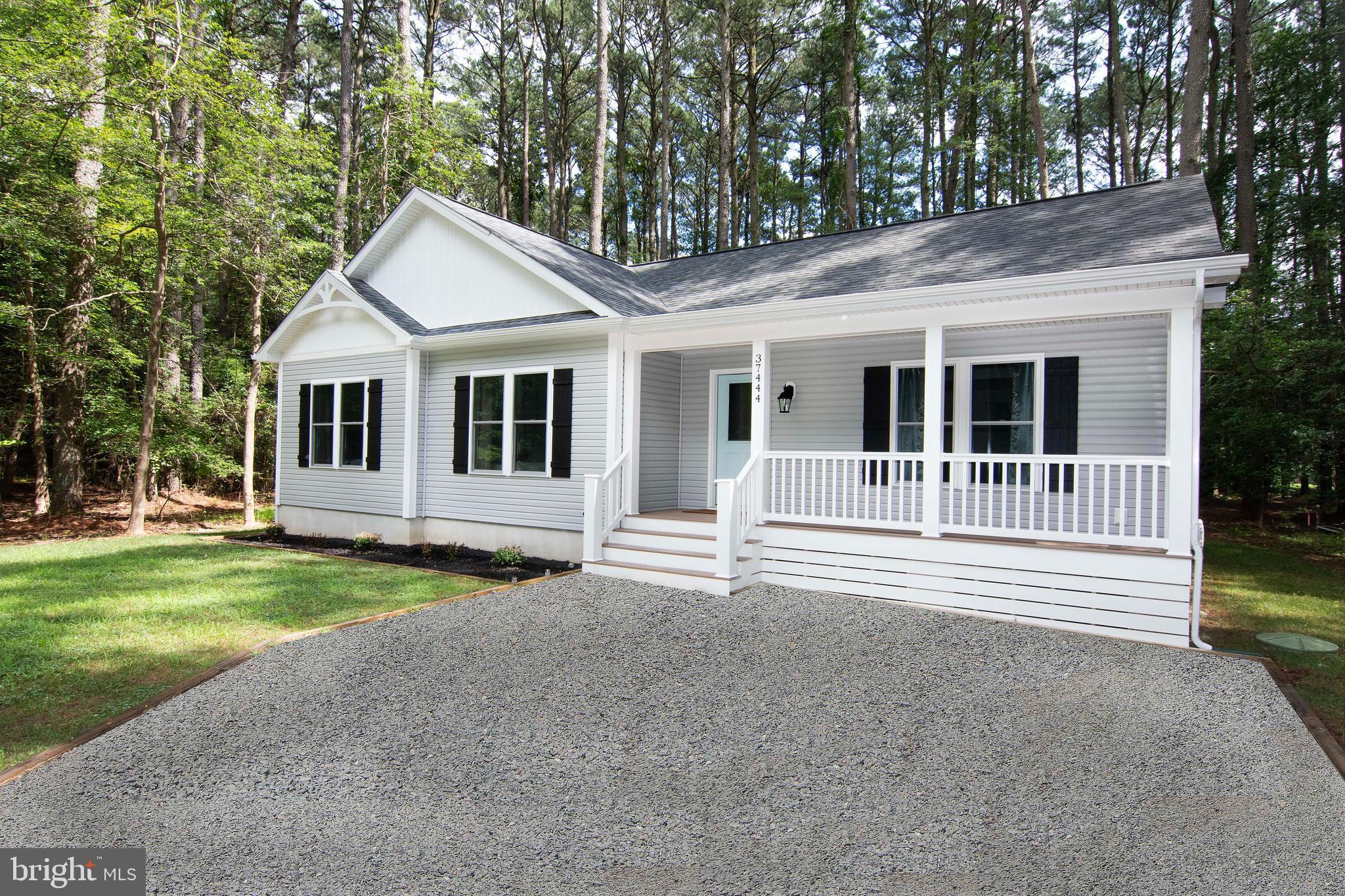 CAPTAIN'S COVE - Residential