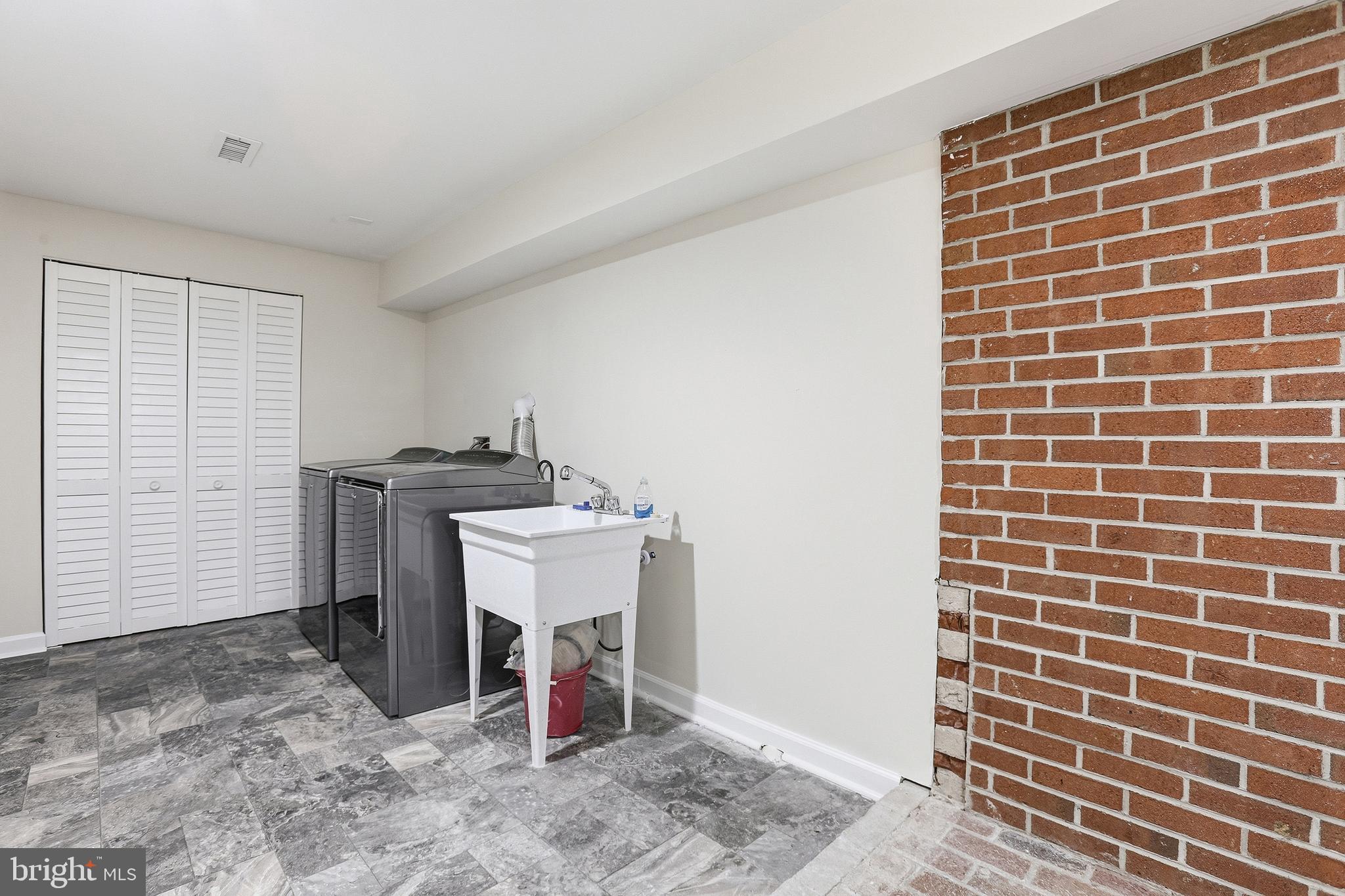 ROLLING WOODS - Residential