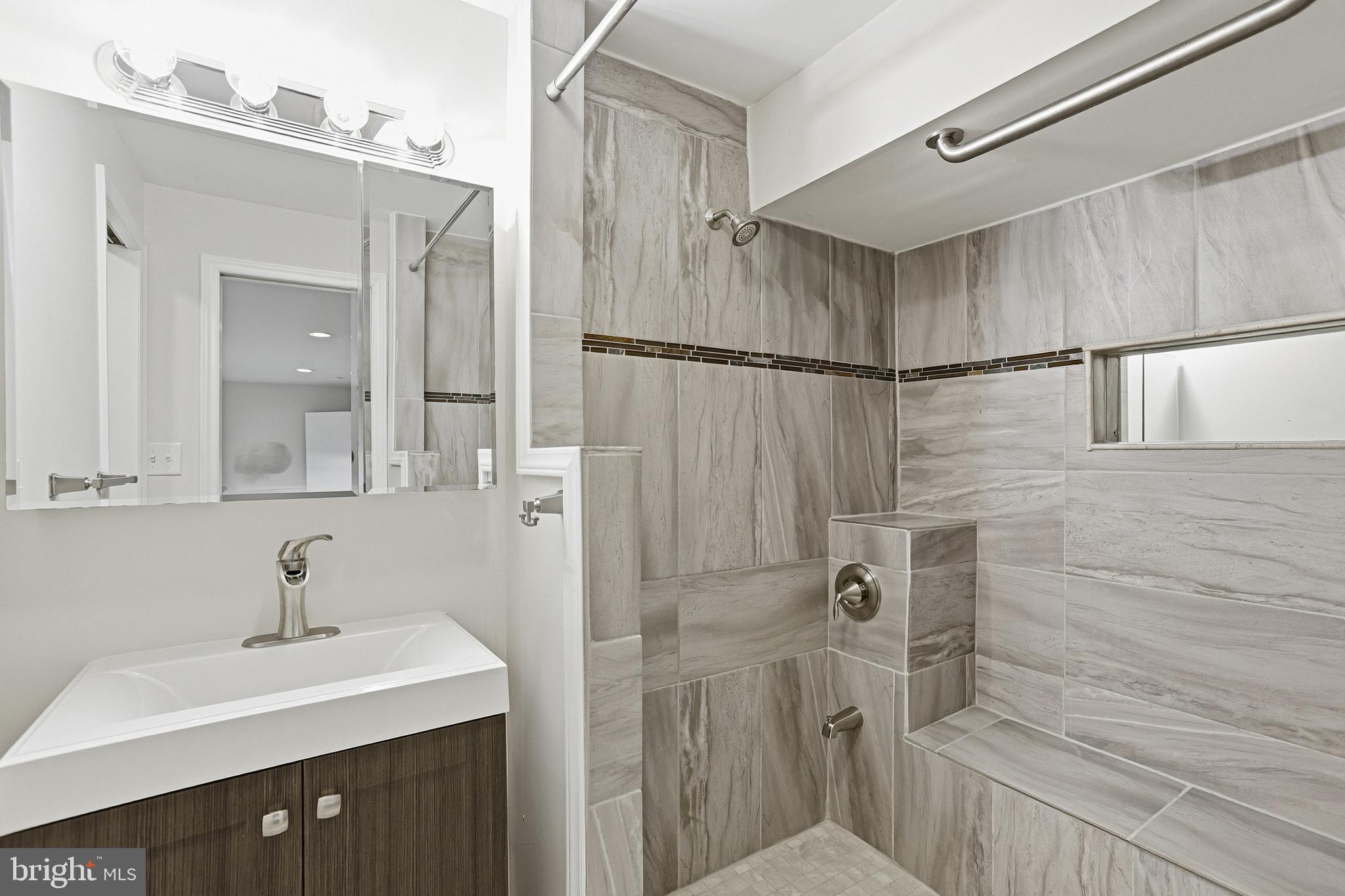 ROLLING WOODS - Residential