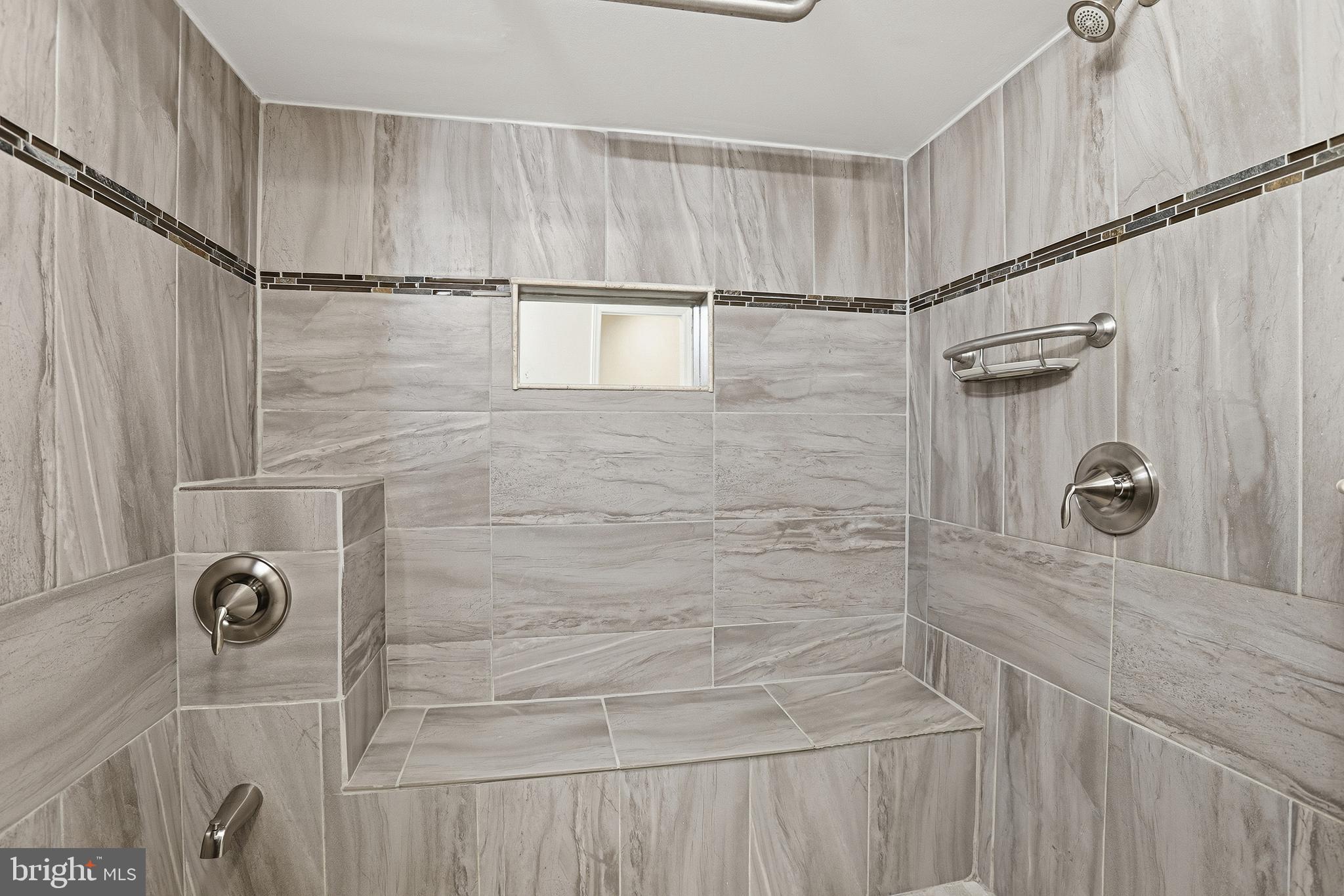 ROLLING WOODS - Residential