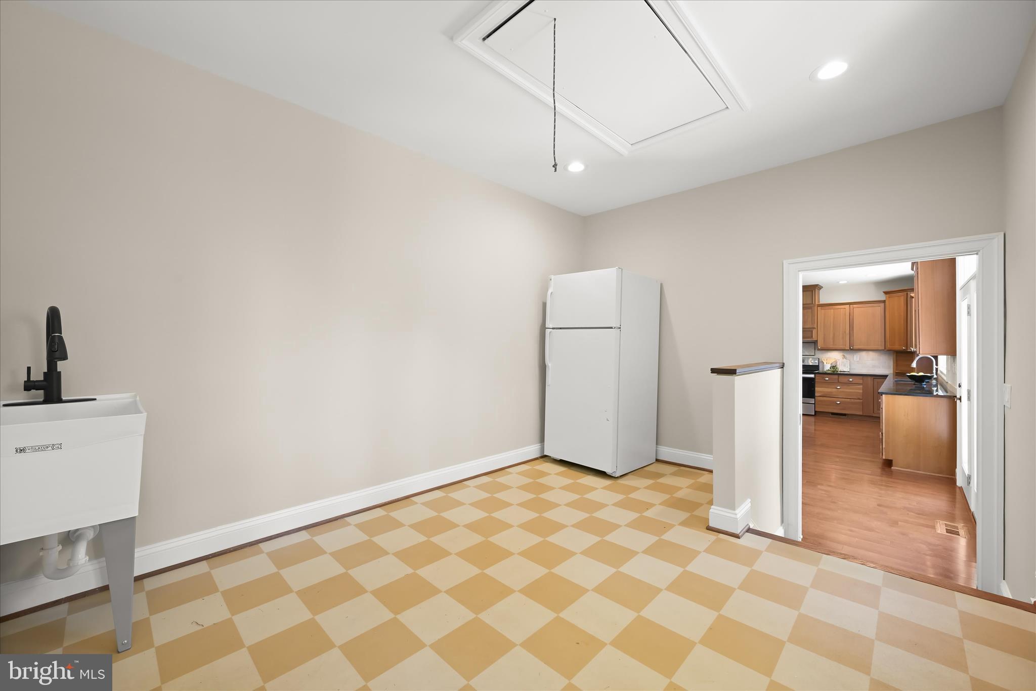 WHITNEYS LANDING - Residential