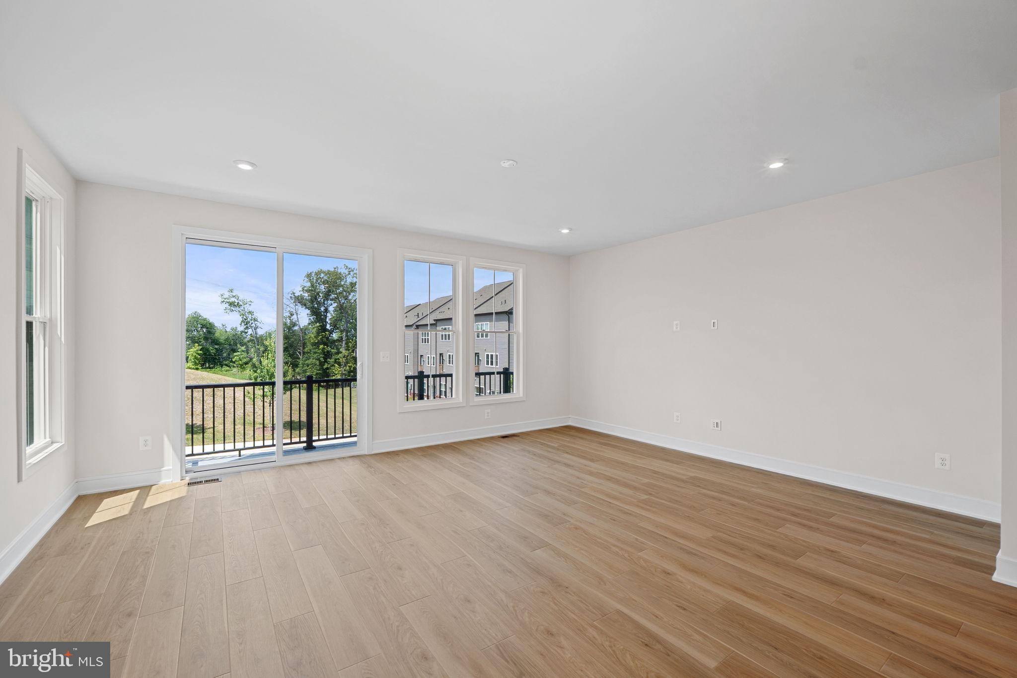 42100 PICASSO SQUARE