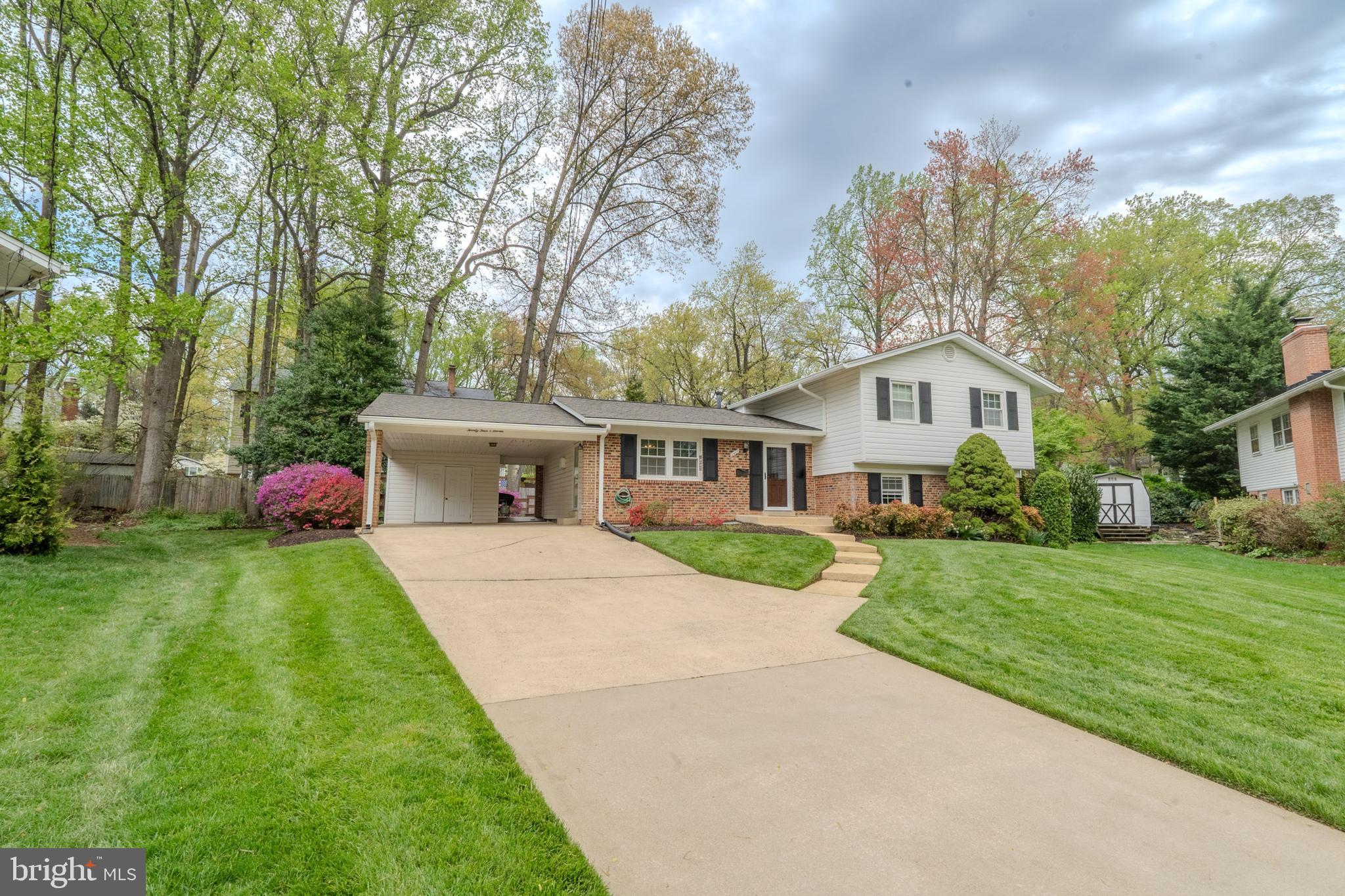 2407 GARNETT COURT