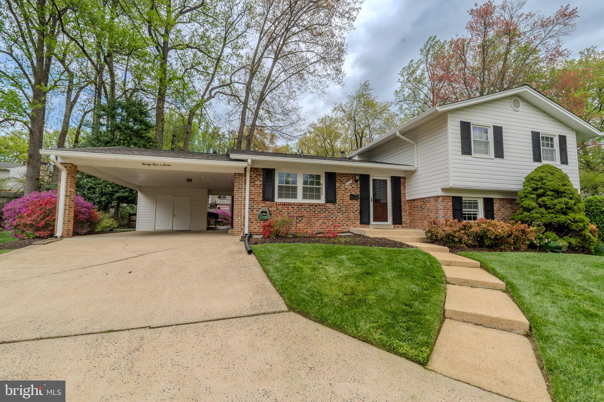 2407 GARNETT COURT