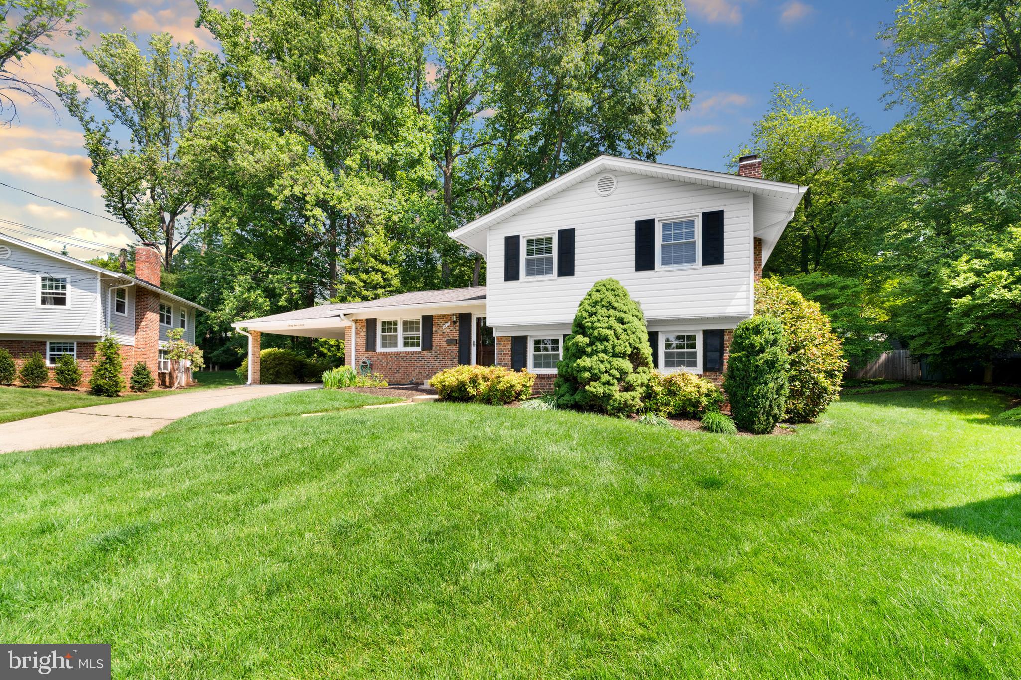 2407 GARNETT COURT