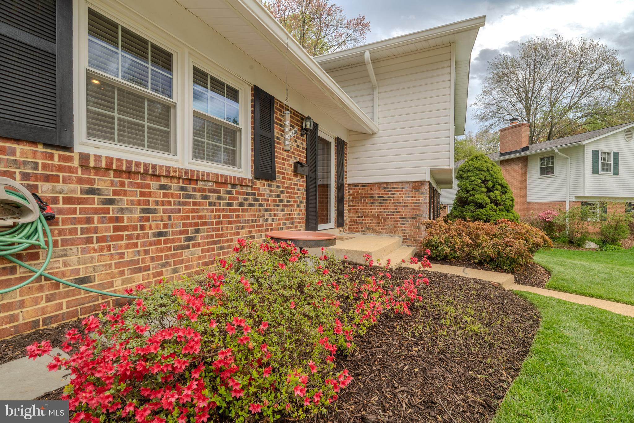 2407 GARNETT COURT