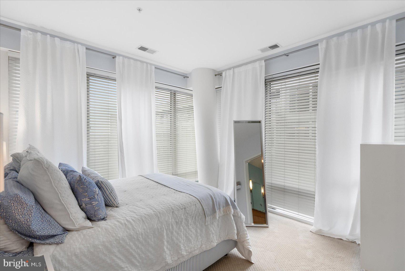 HARBOR EAST - Residential