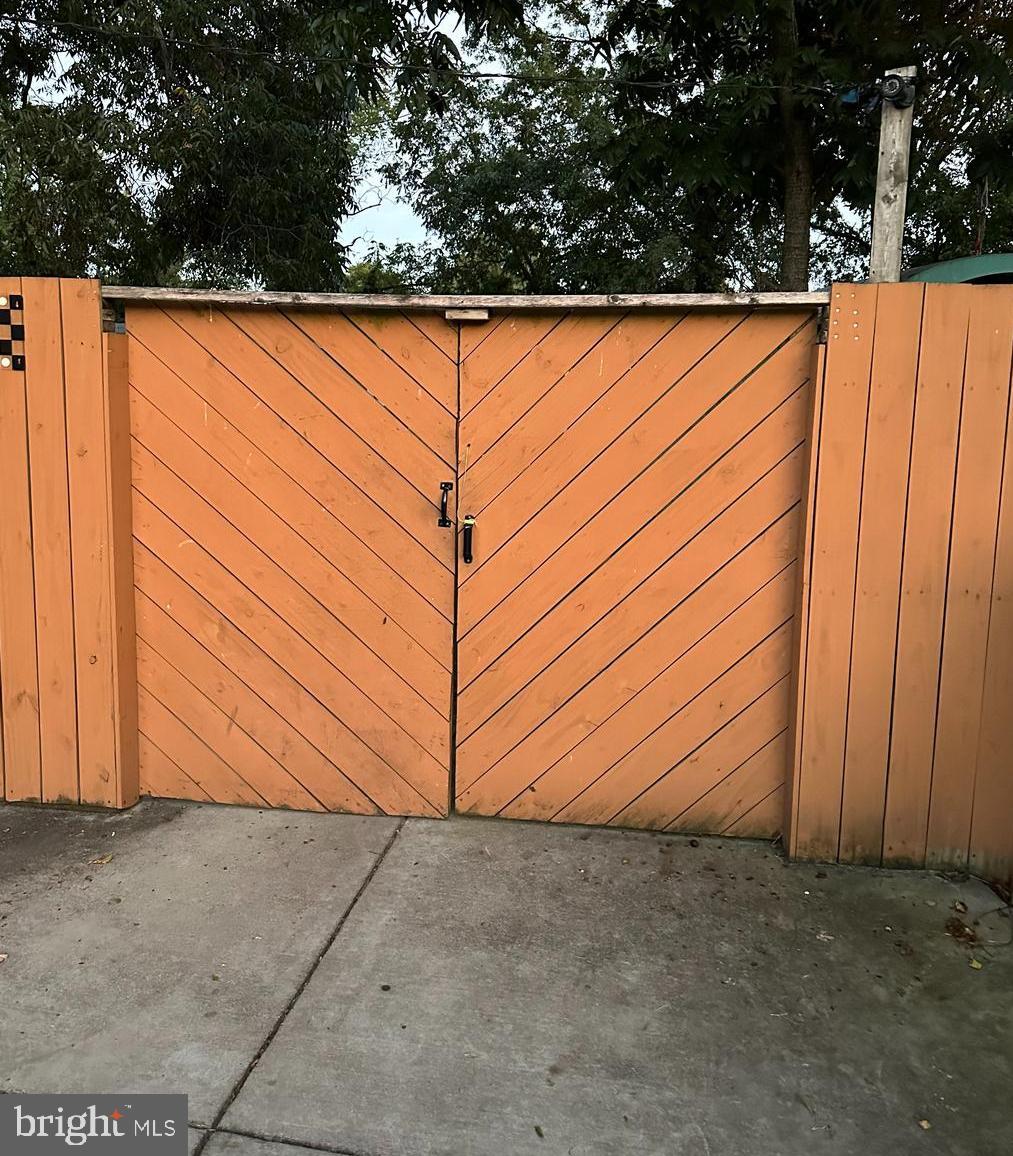 LEWISDALE - Residential Lease