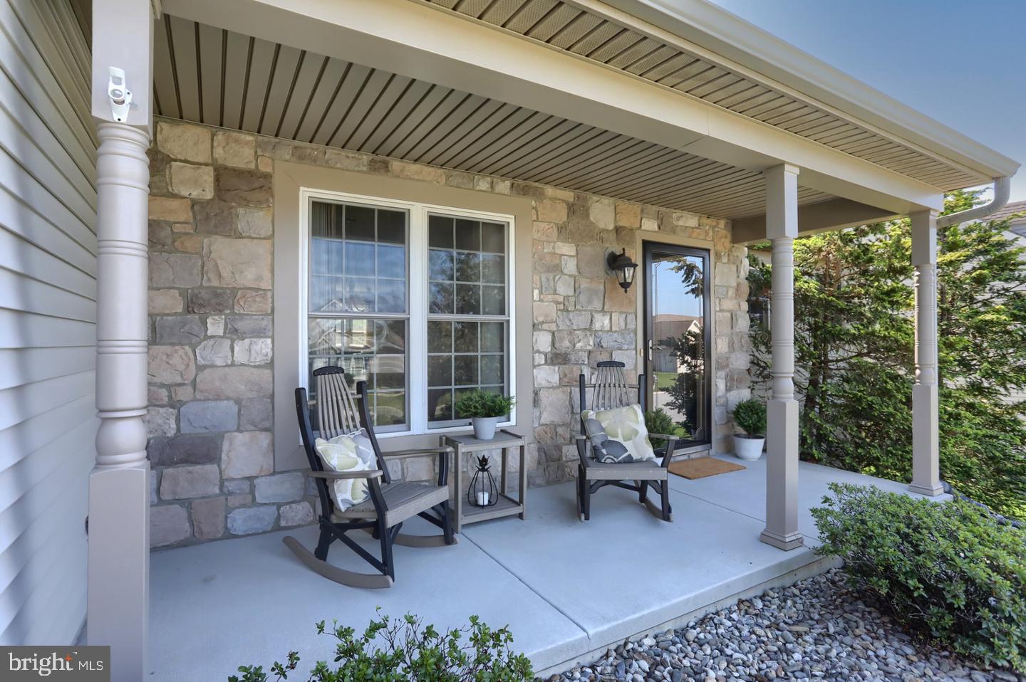858 WATER EDGE CT