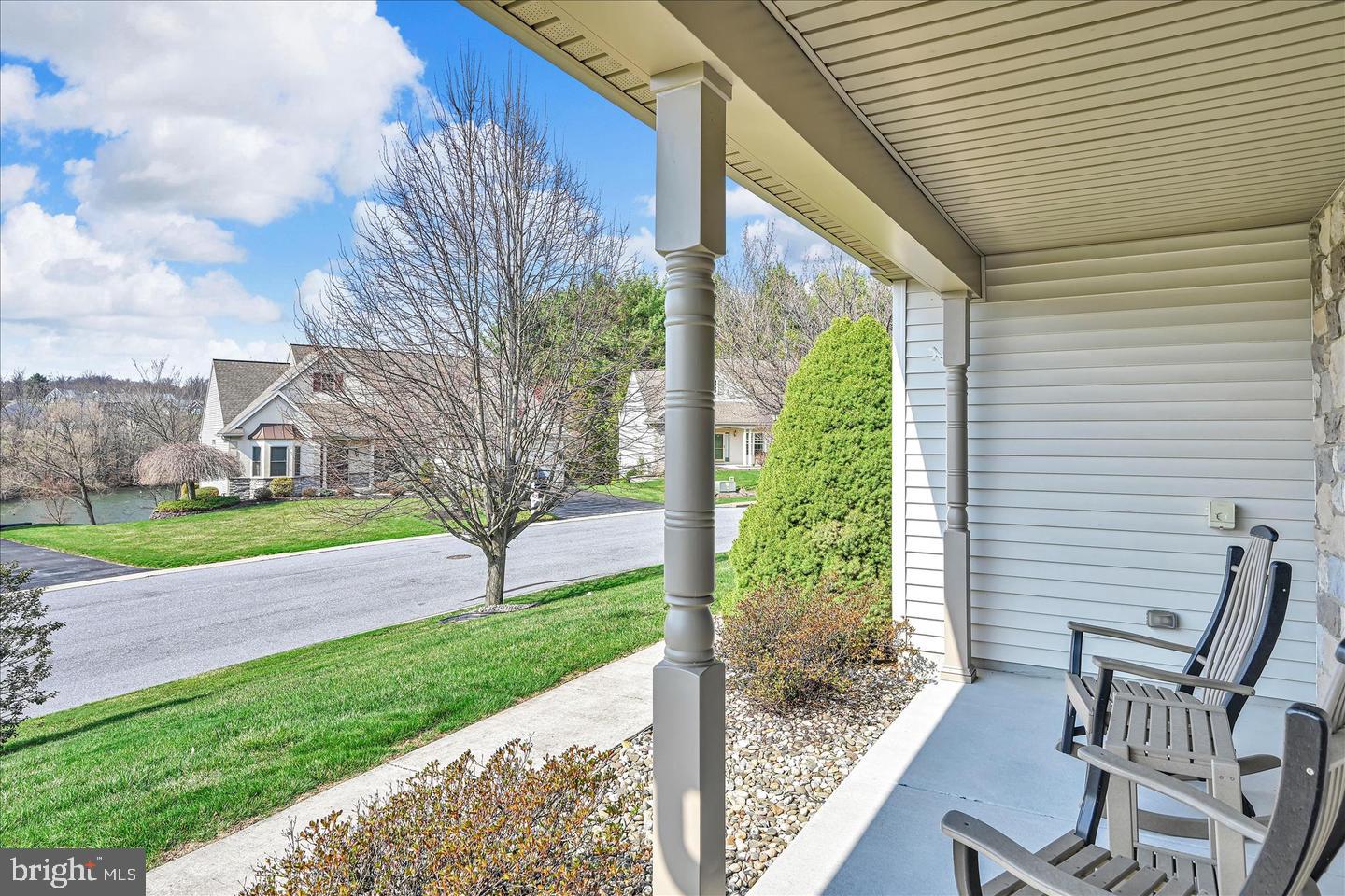 858 WATER EDGE CT