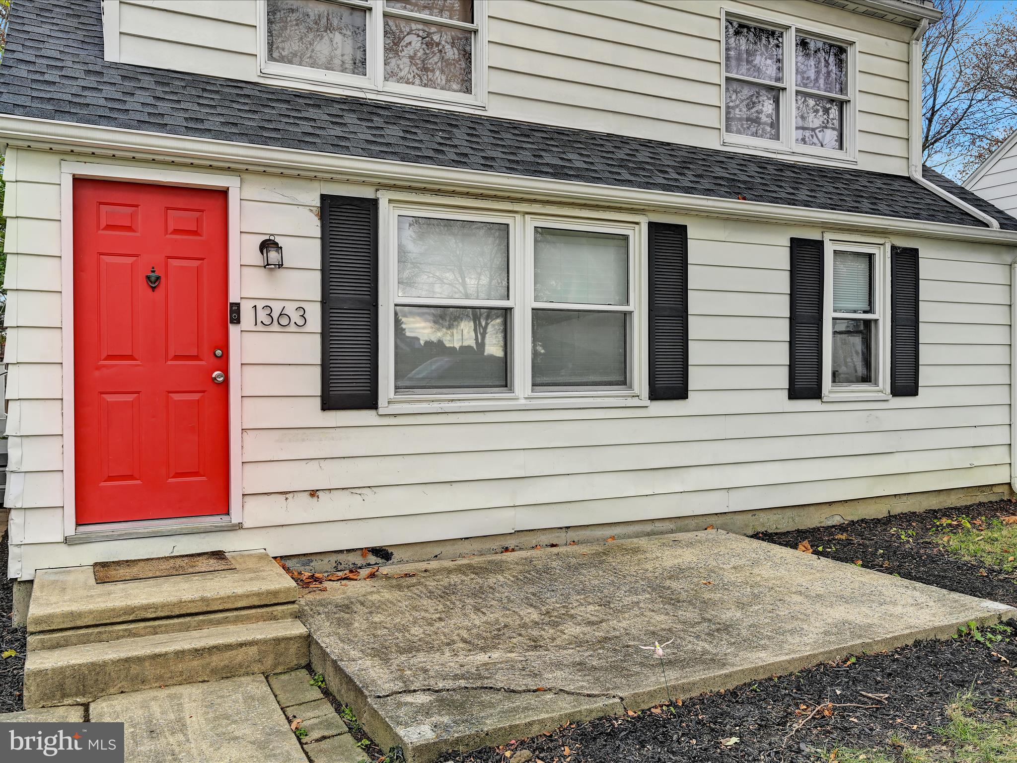 GLEN MOORE CIRCLE - Residential