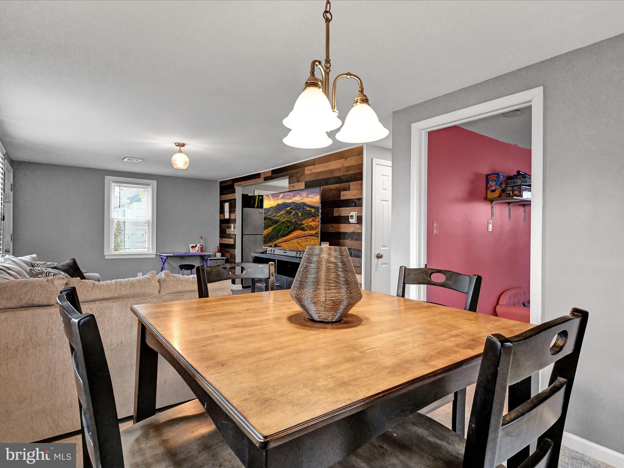 GLEN MOORE CIRCLE - Residential