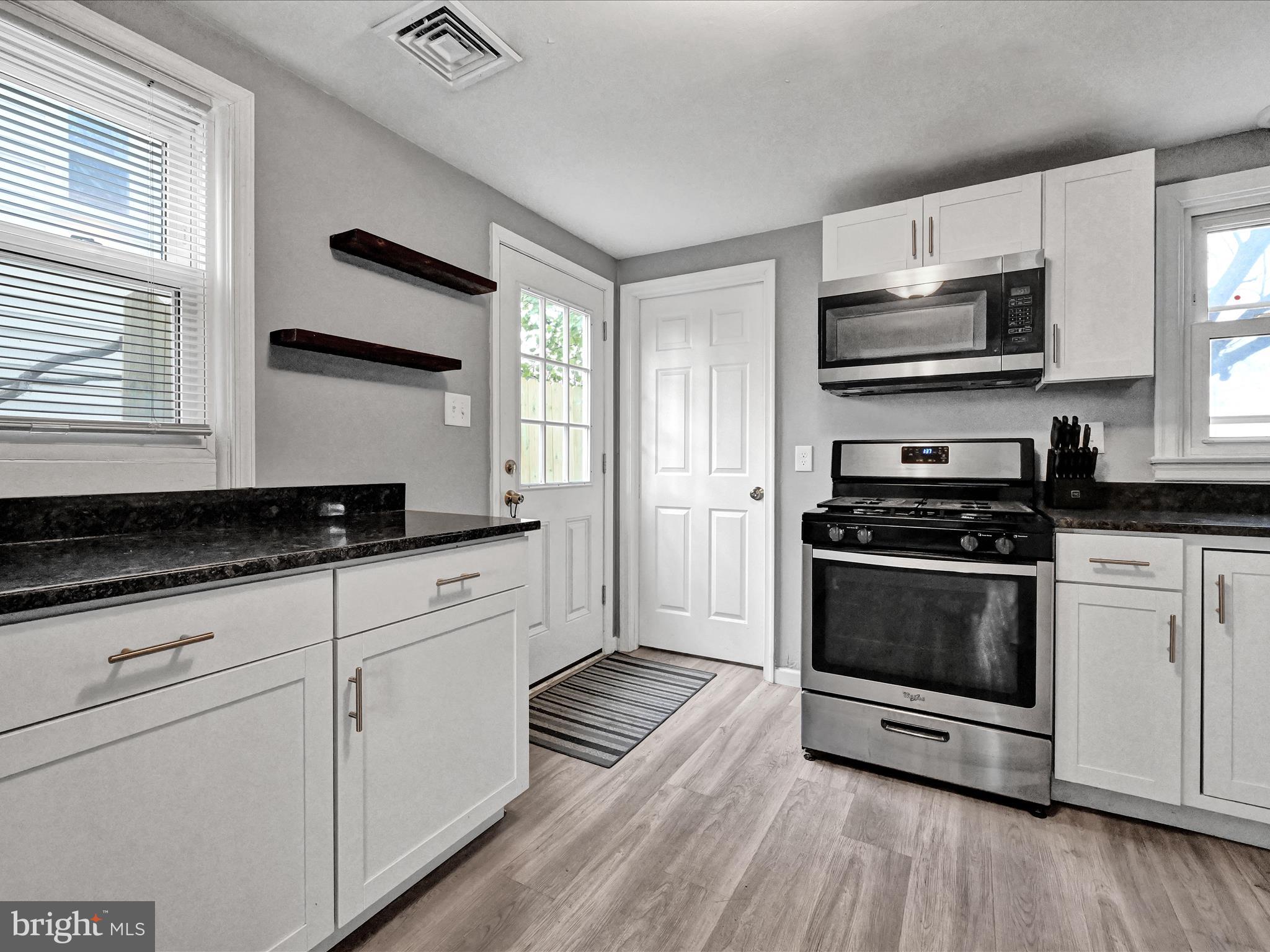 GLEN MOORE CIRCLE - Residential