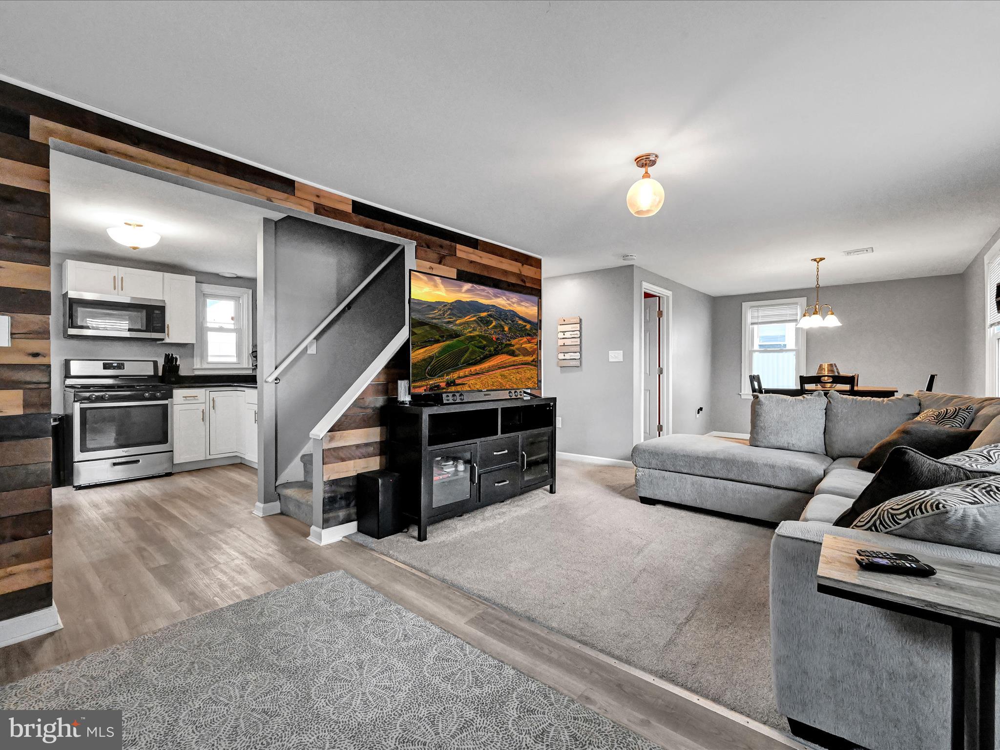GLEN MOORE CIRCLE - Residential