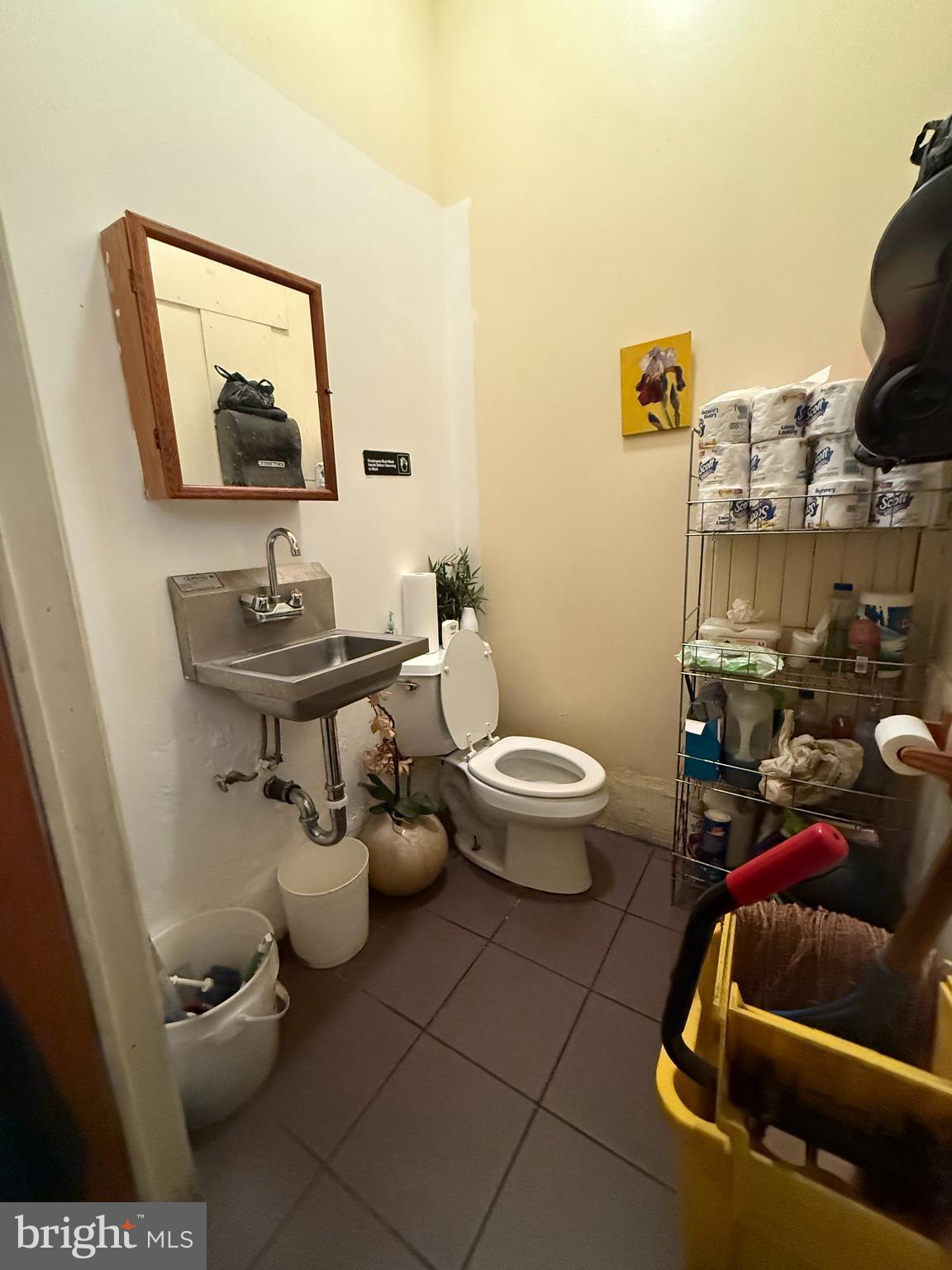 GERMANTOWN (EAST) - Commercial Sale