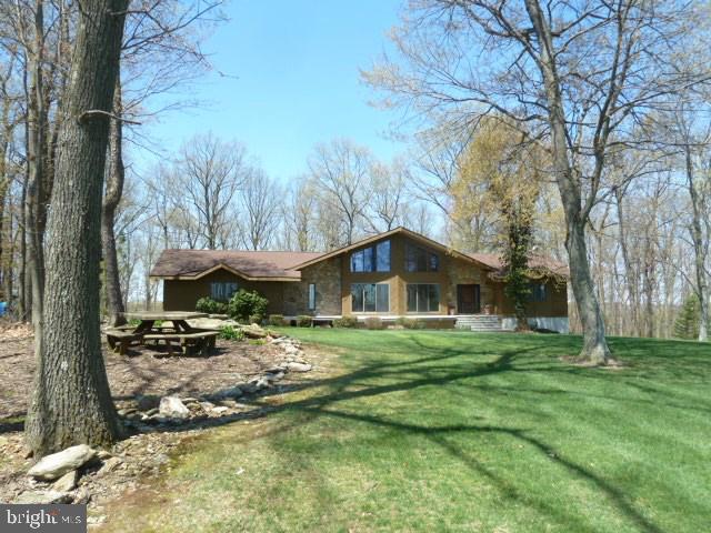 The captivating setting of this custom 5BR, 4BA home, seems to have a remarkable effect on people. Windowed walls allow Mother Nature and home to blend in perfect harmony. Enjoy a glass of wine on the deck, while admiring the spectacular views. Open floorplan perfect for entertaining. Nestled on a private 5.91 acre homesite, less than 15 mins to conveniences.