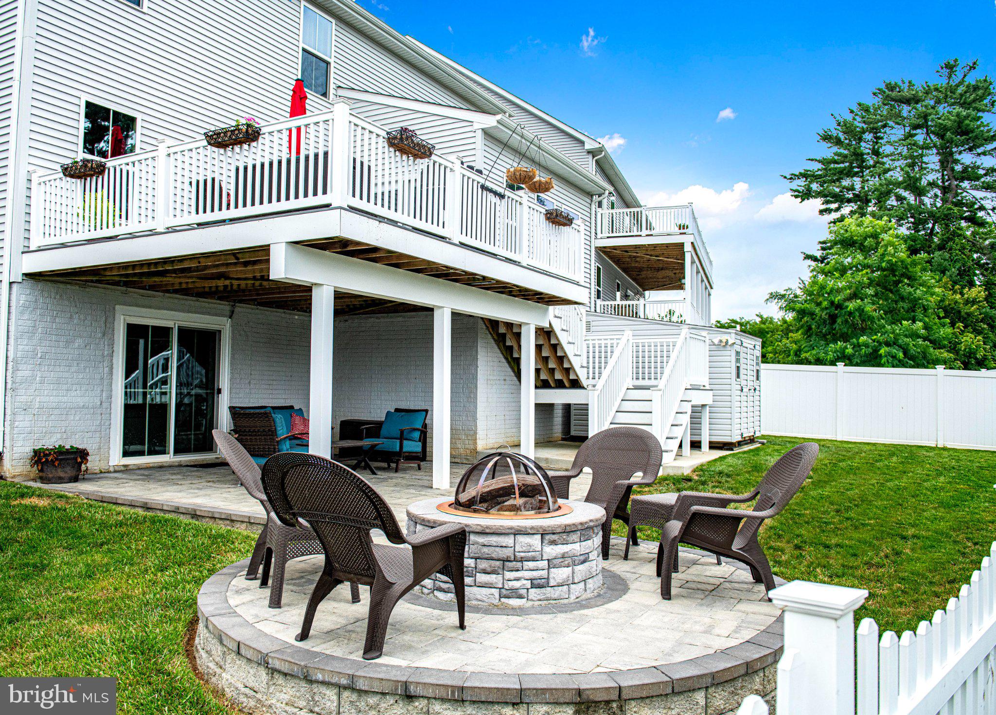 526 DUSK VIEW DRIVE