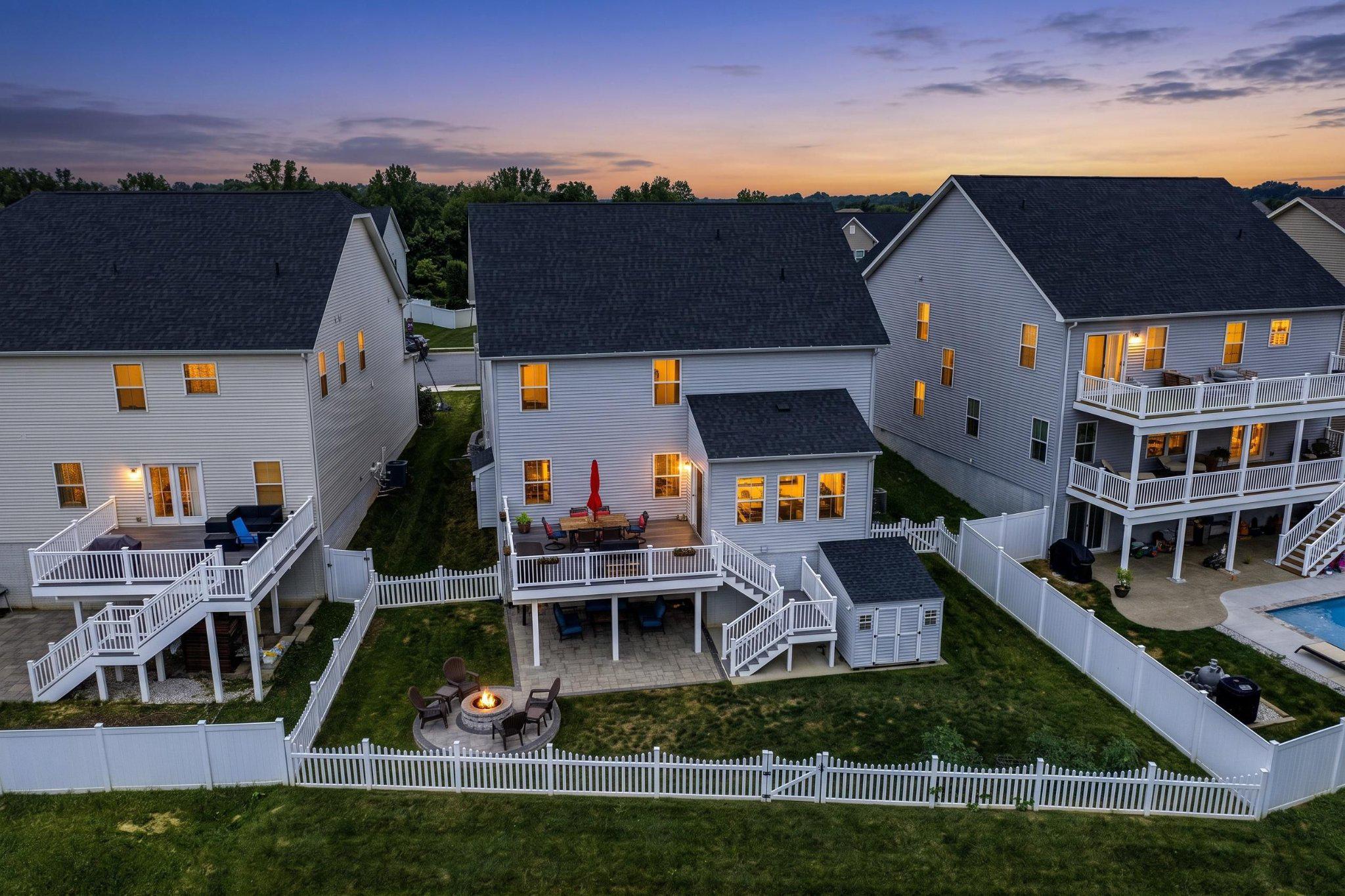 526 DUSK VIEW DRIVE