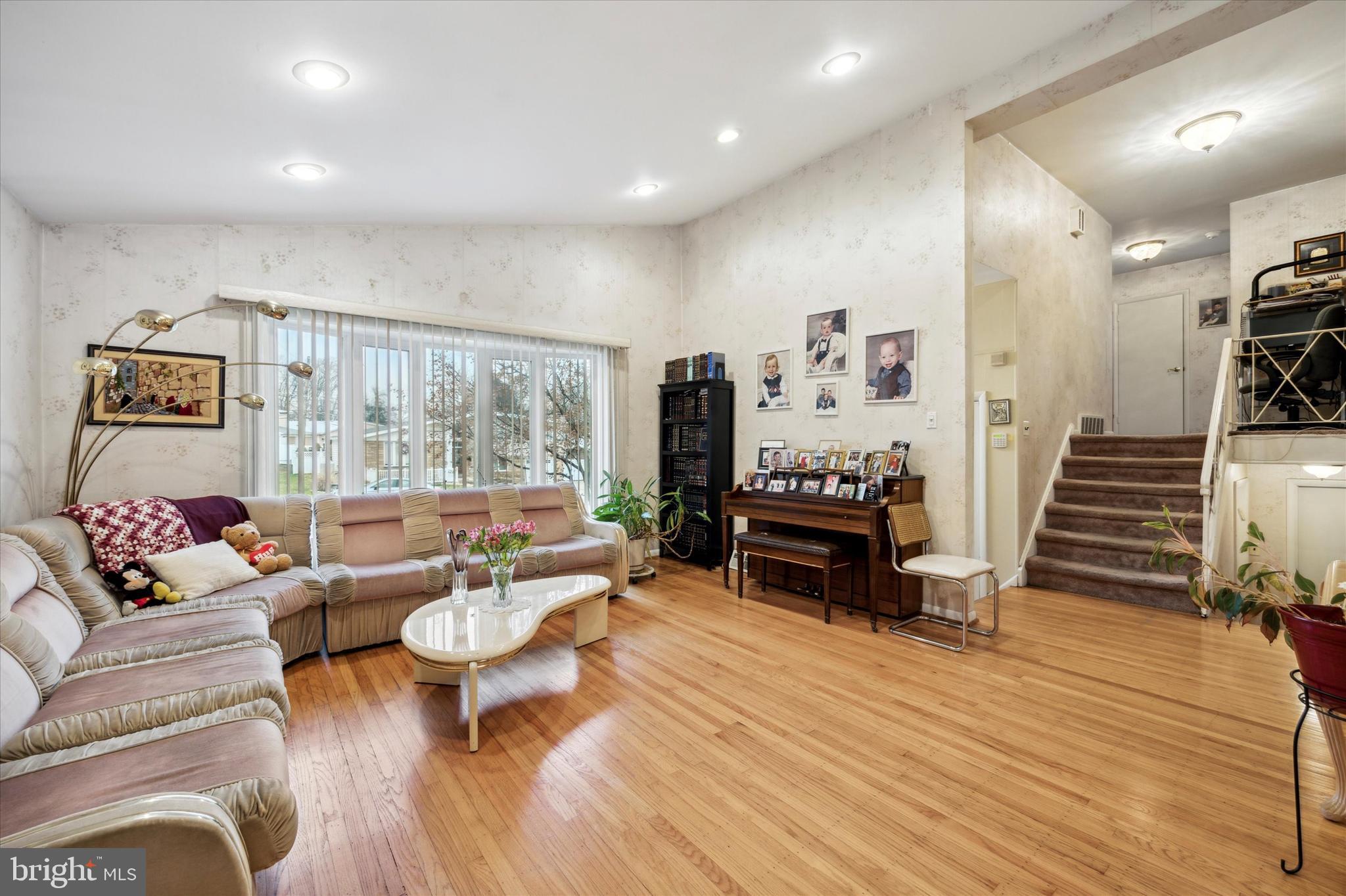 BUSTLETON - Residential