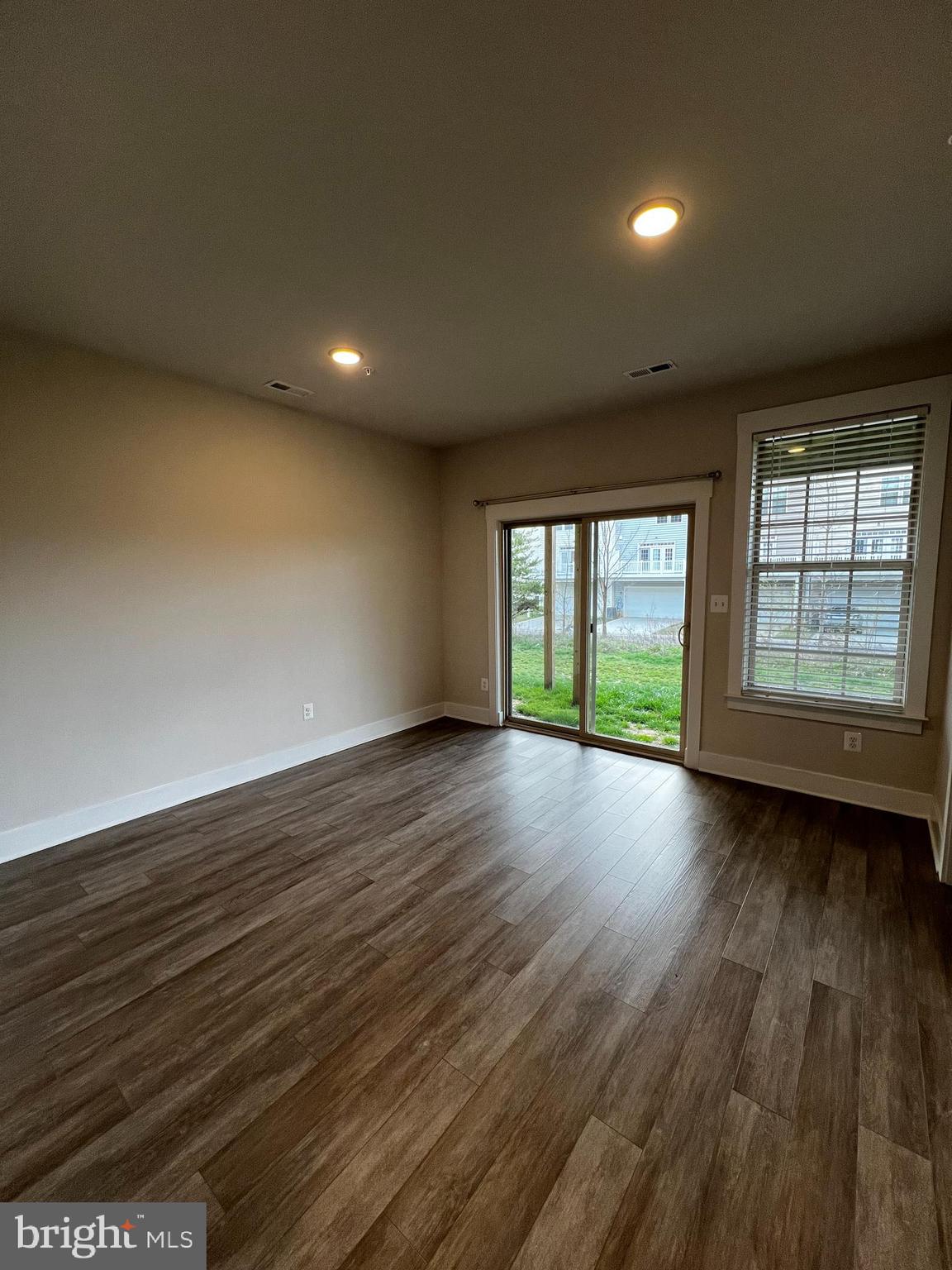 MACALLAN CROSSING - Residential Lease