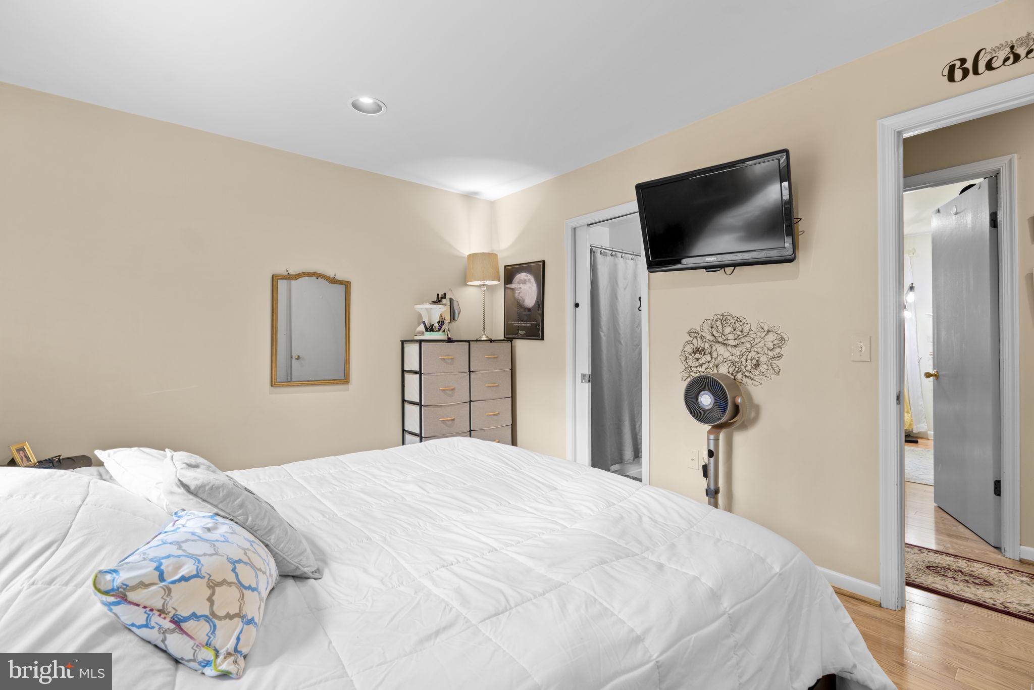 ULMSTEAD GARDENS - Residential