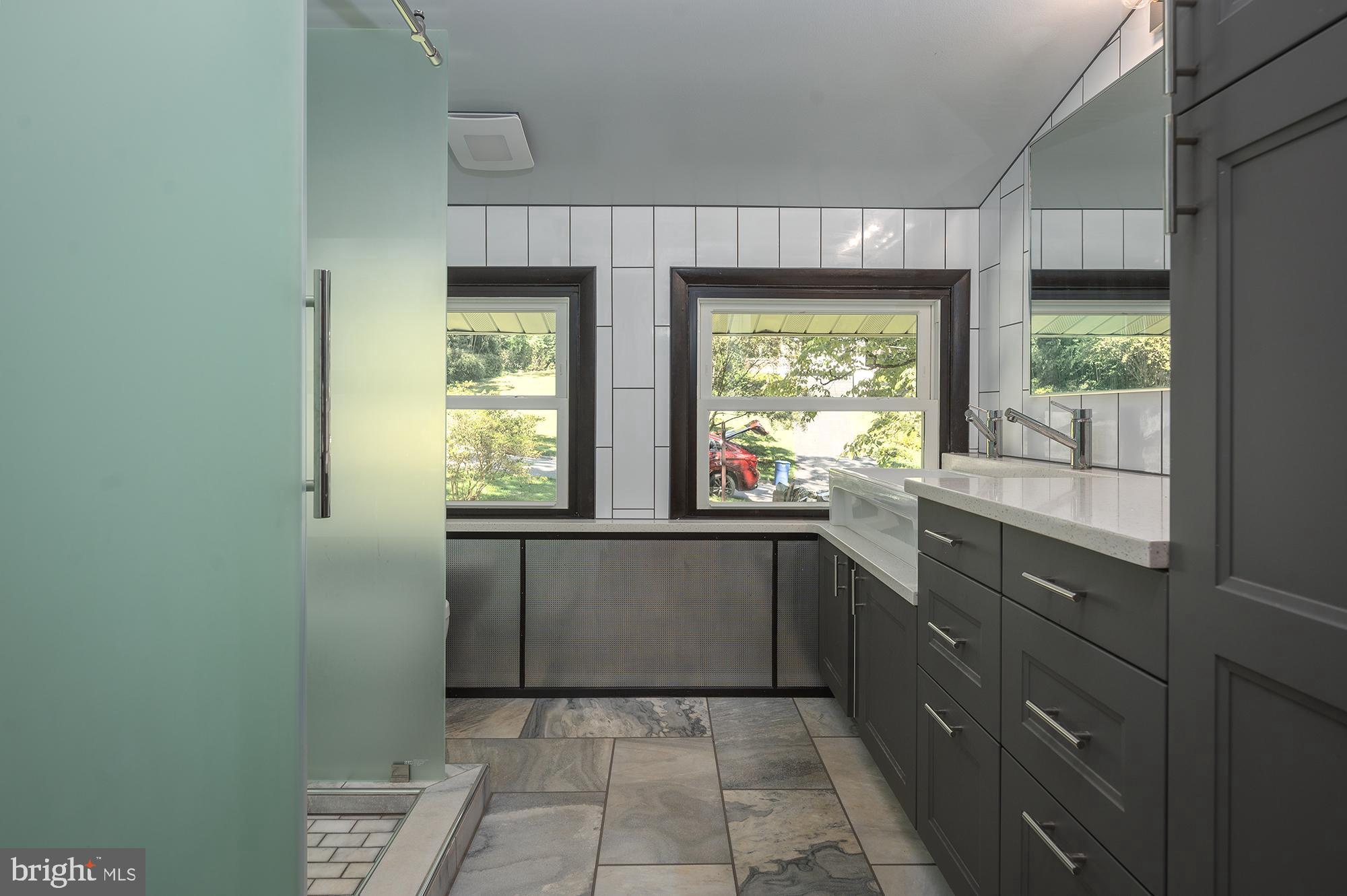 MANOR VIEW - Residential