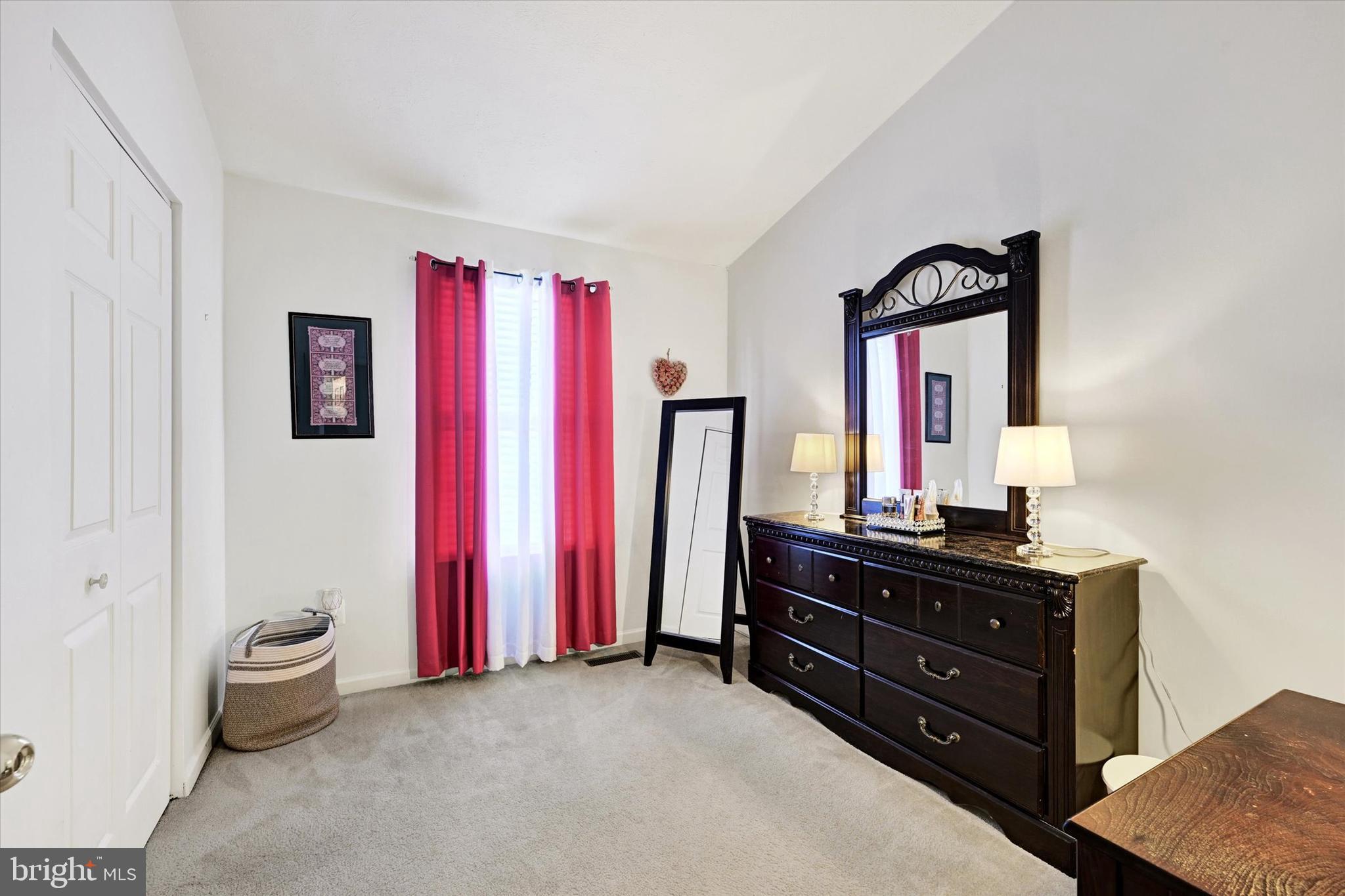 SENECA POINTE - Residential